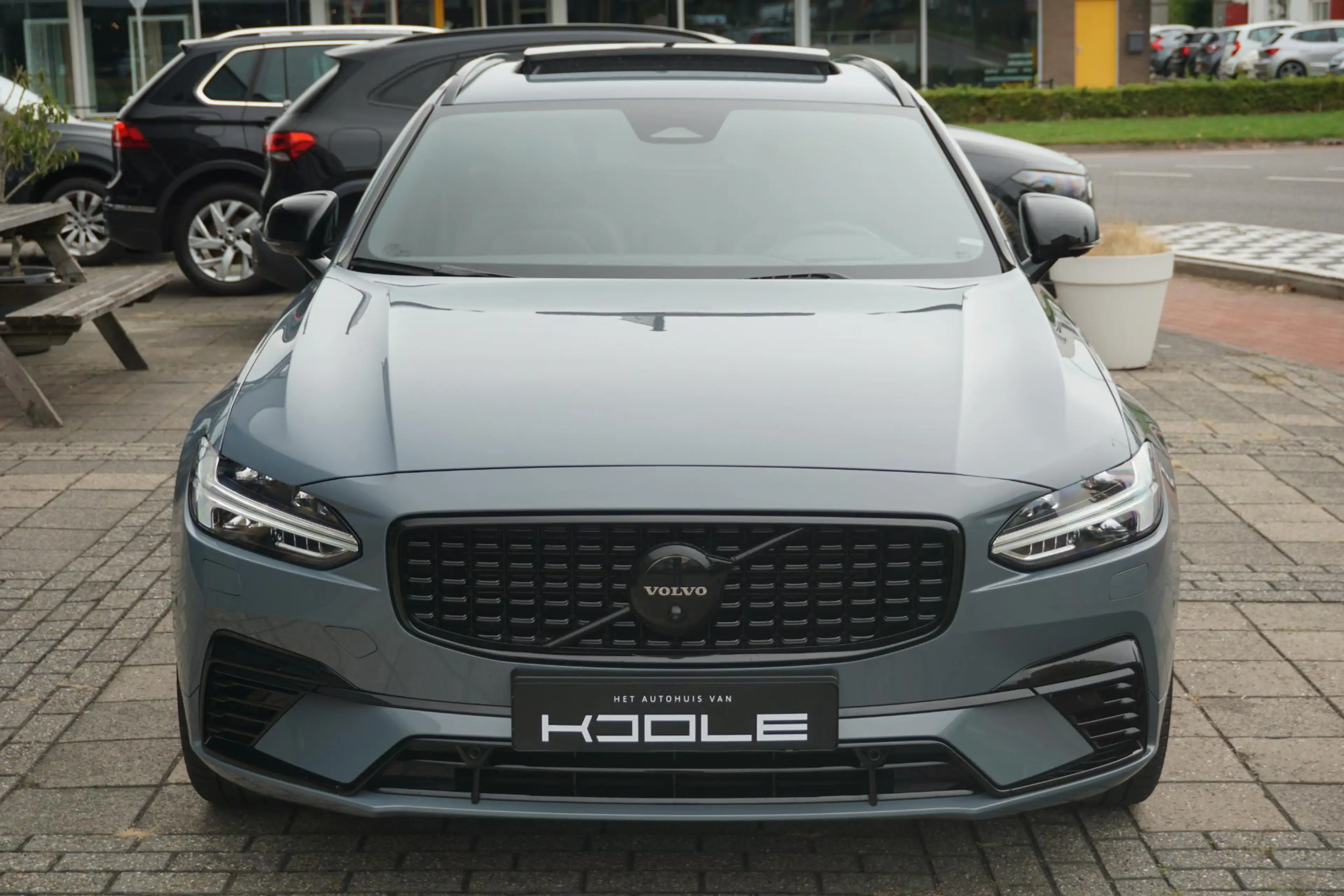 Volvo V90 2.0 T6 AWD R-Design | Ultra Dark | Pano | trekhaak — photo 6