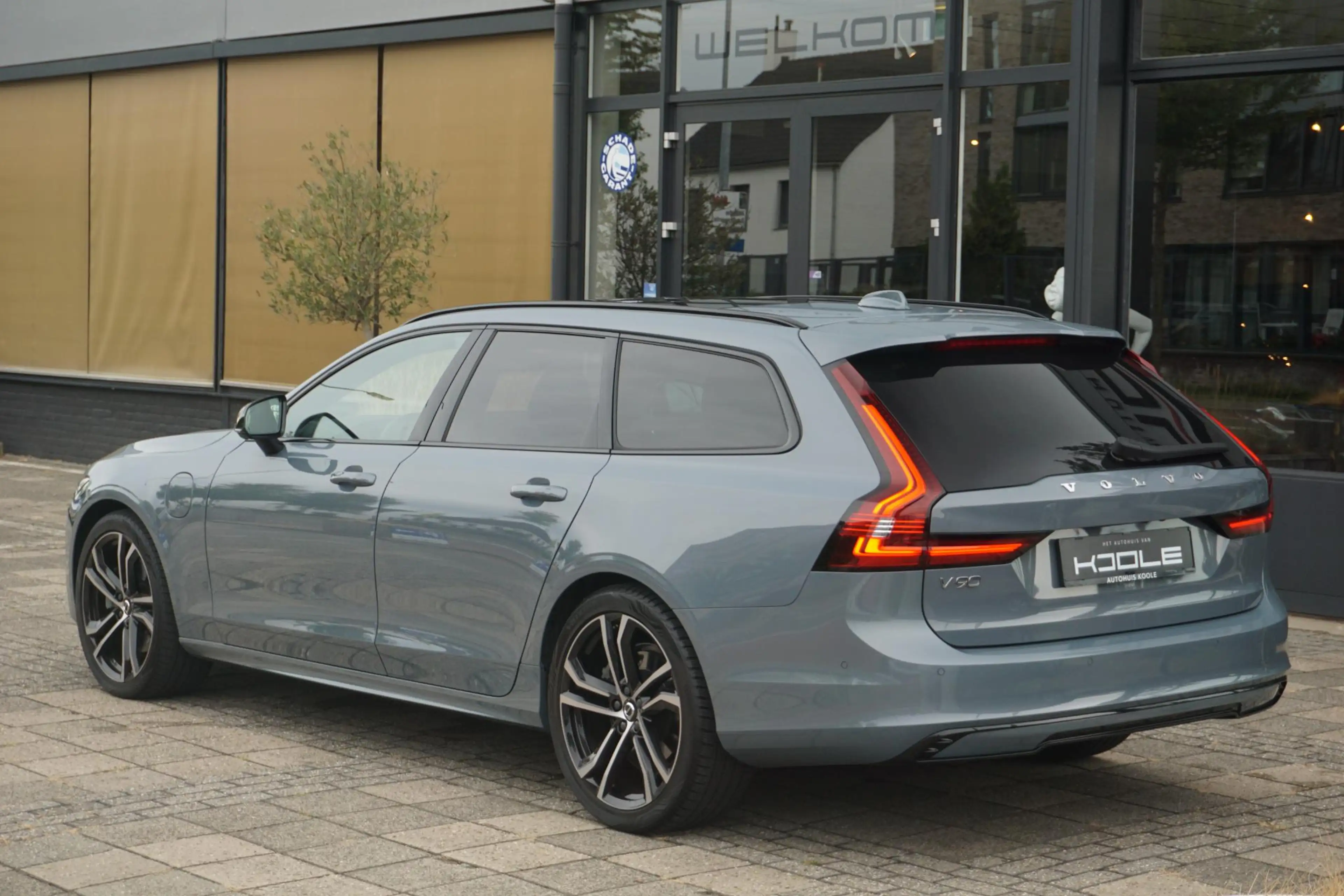 Volvo V90 2.0 T6 AWD R-Design | Ultra Dark | Pano | trekhaak — photo 2