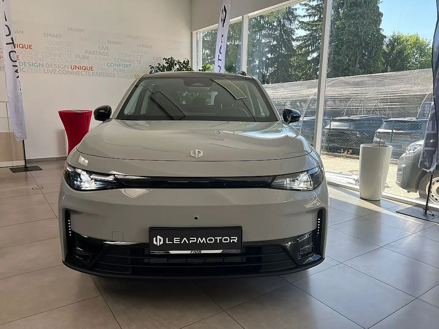Leapmotor C10 REEV 28,4kWh Design (L1010) Grau - 2