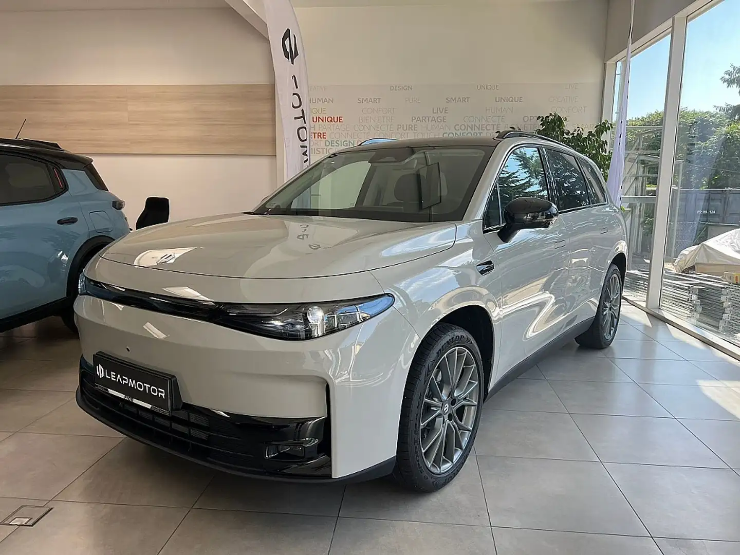 Leapmotor C10 REEV 28,4kWh Design (L1010) Grau - 1