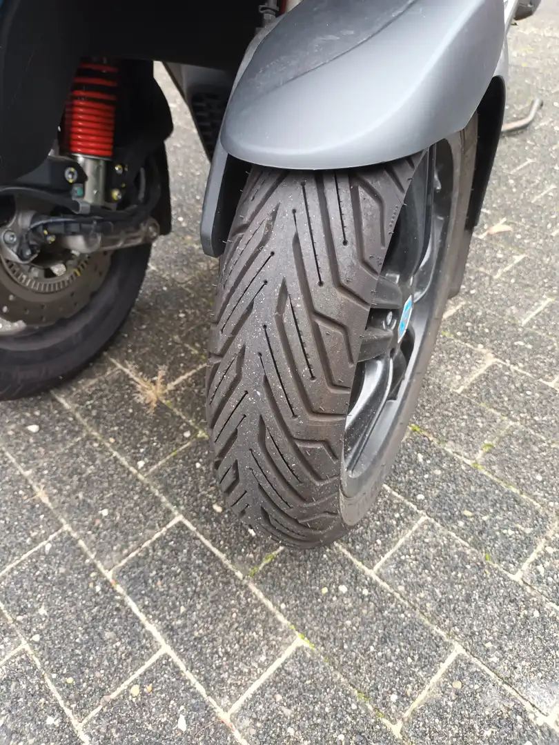 Piaggio MP3 300 Blau - 2