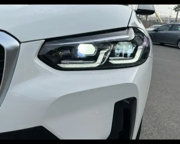 BMW X4 view 11