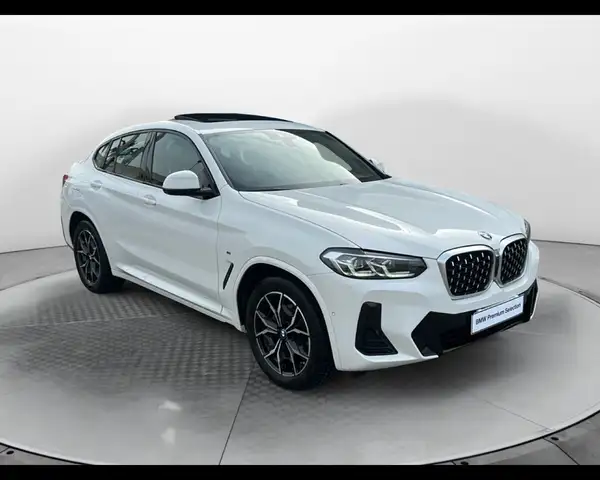 BMW X4 view 4