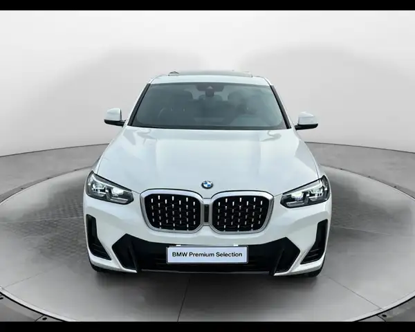 BMW X4 view 3