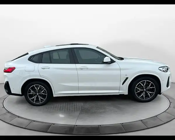 BMW X4 view 5