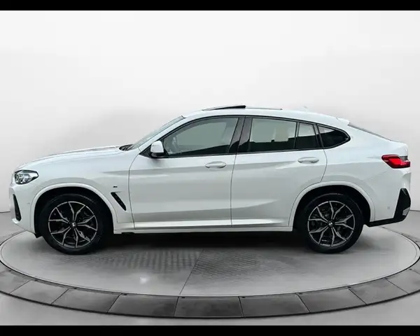 BMW X4 view 9