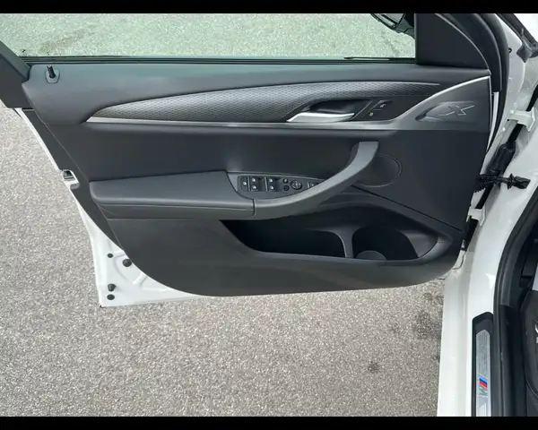 BMW X4 view 13