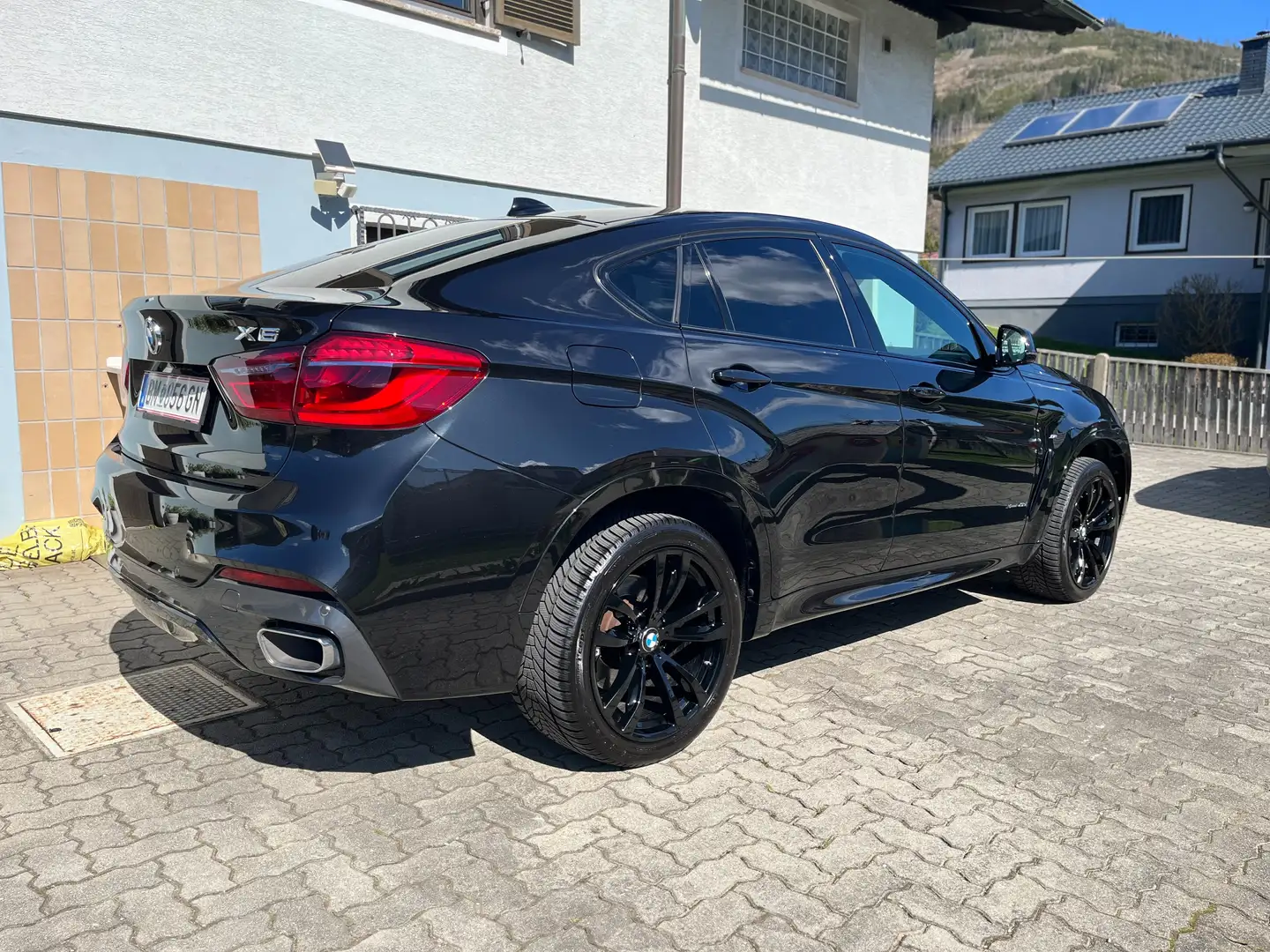 BMW X6 40d M Paket, Pano, HUD, Harman Kardon, 360° Kam Schwarz - 2