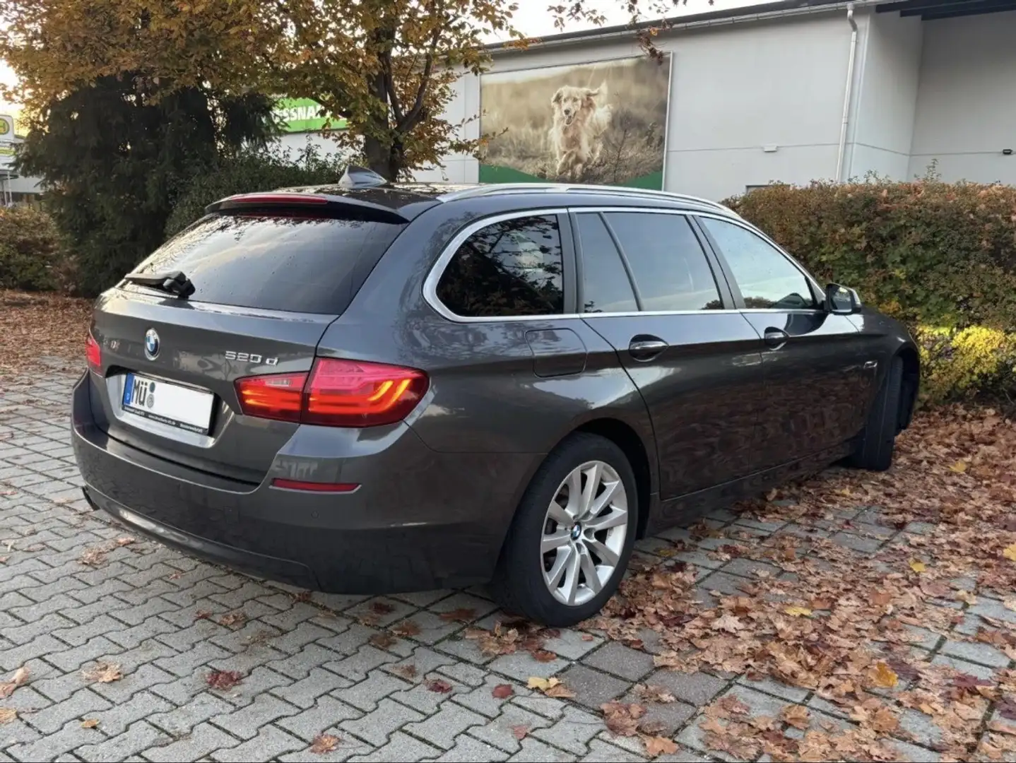 BMW 520 520d Touring Aut. Grau - 2