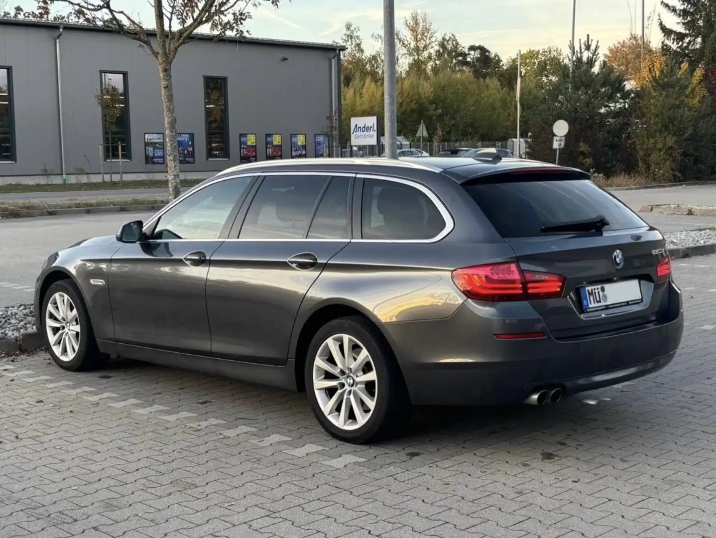 BMW 520 520d Touring Aut. Grau - 1