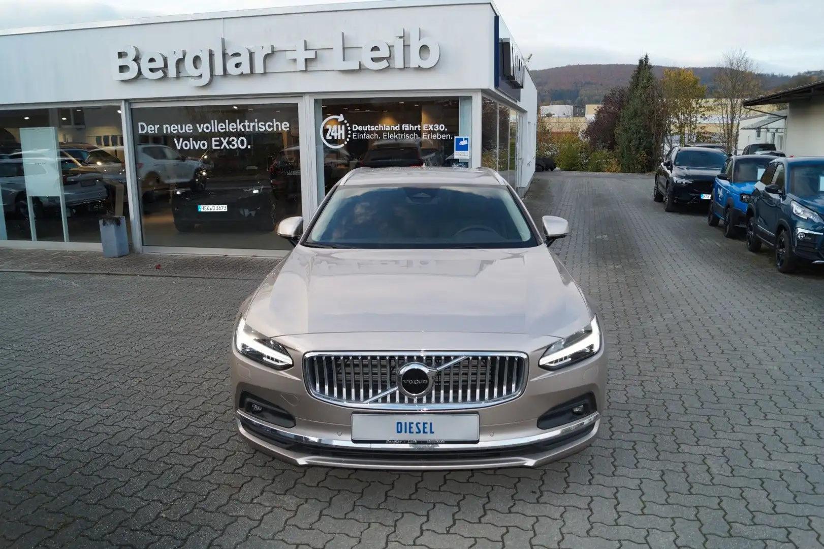 Volvo V90 B4 Diesel Plus Bright Aut./Voll-LED/AHK/20" Beige - 1