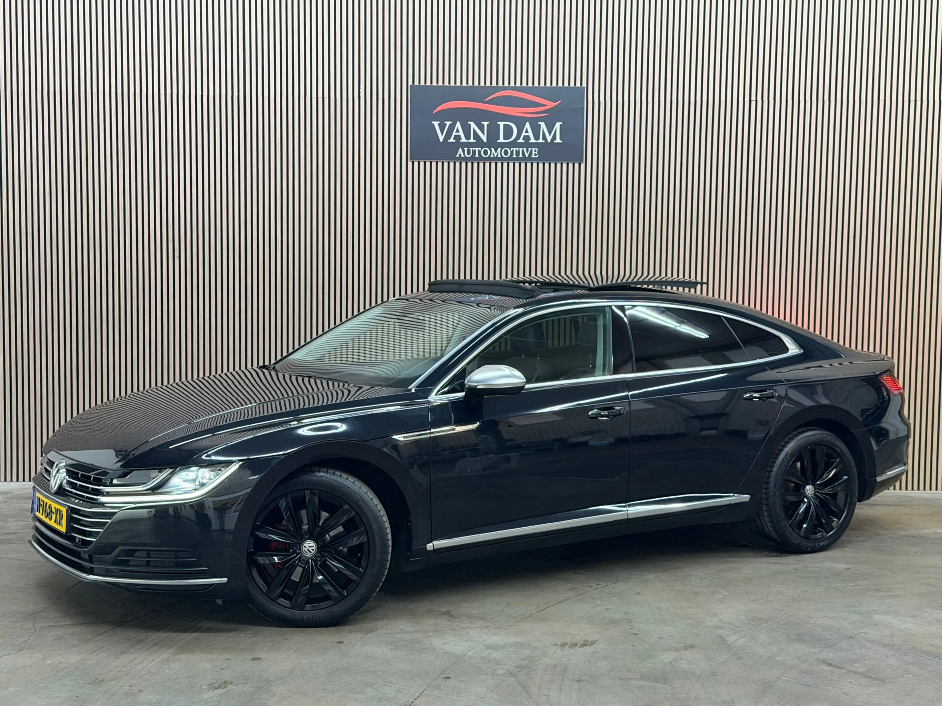 Volkswagen Arteon 1.5 TSI Business R 2019 DSG PANO LED CAMERA