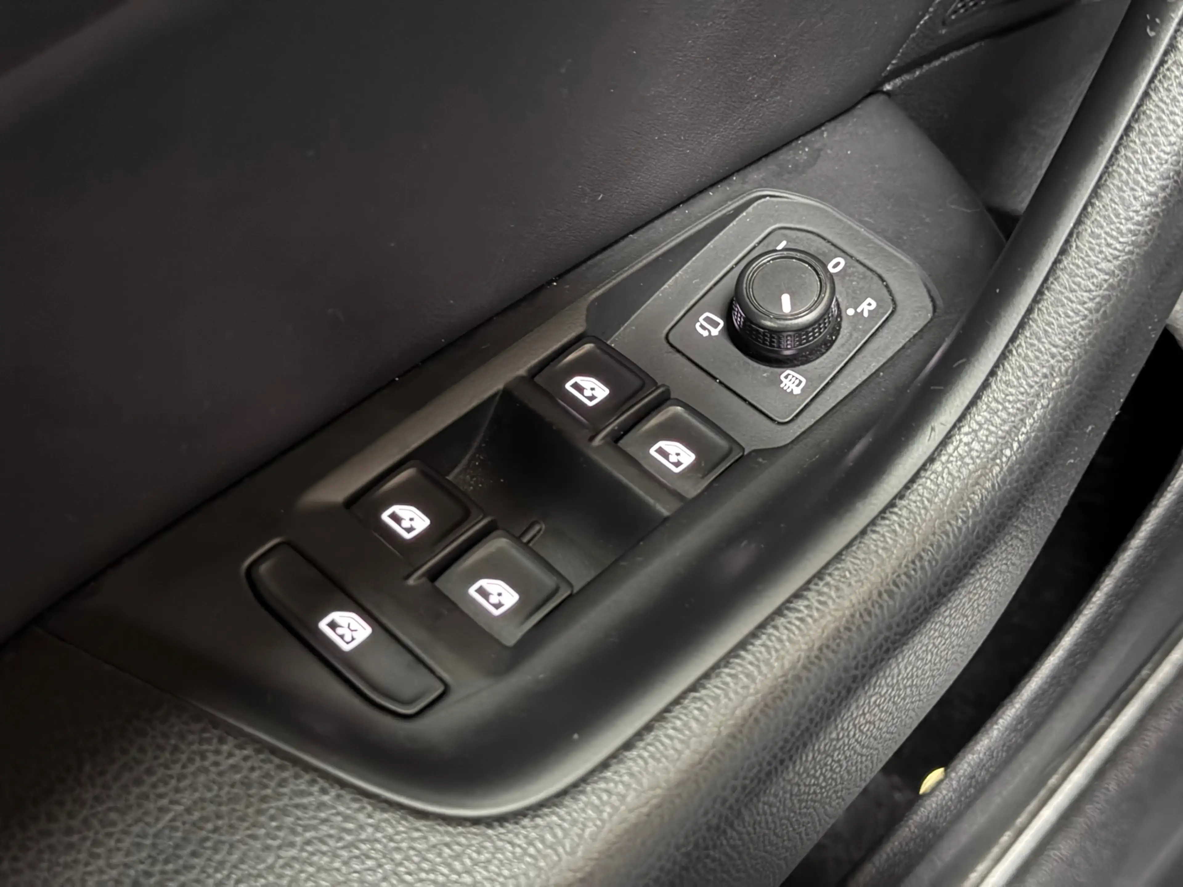 Volkswagen Arteon 1.5 TSI Business R 2019 DSG PANO LED CAMERA — photo 35