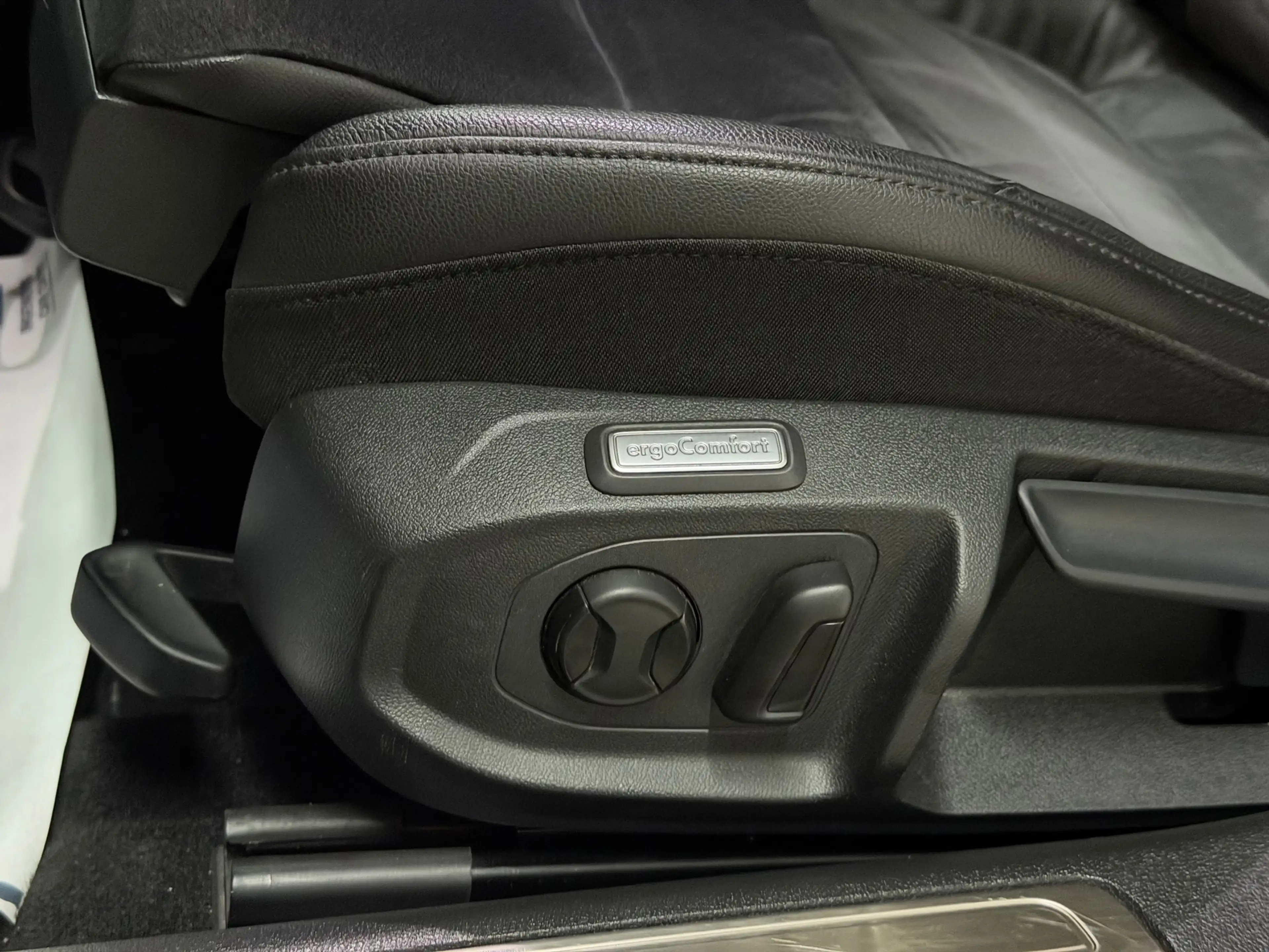 Volkswagen Arteon 1.5 TSI Business R 2019 DSG PANO LED CAMERA — photo 31