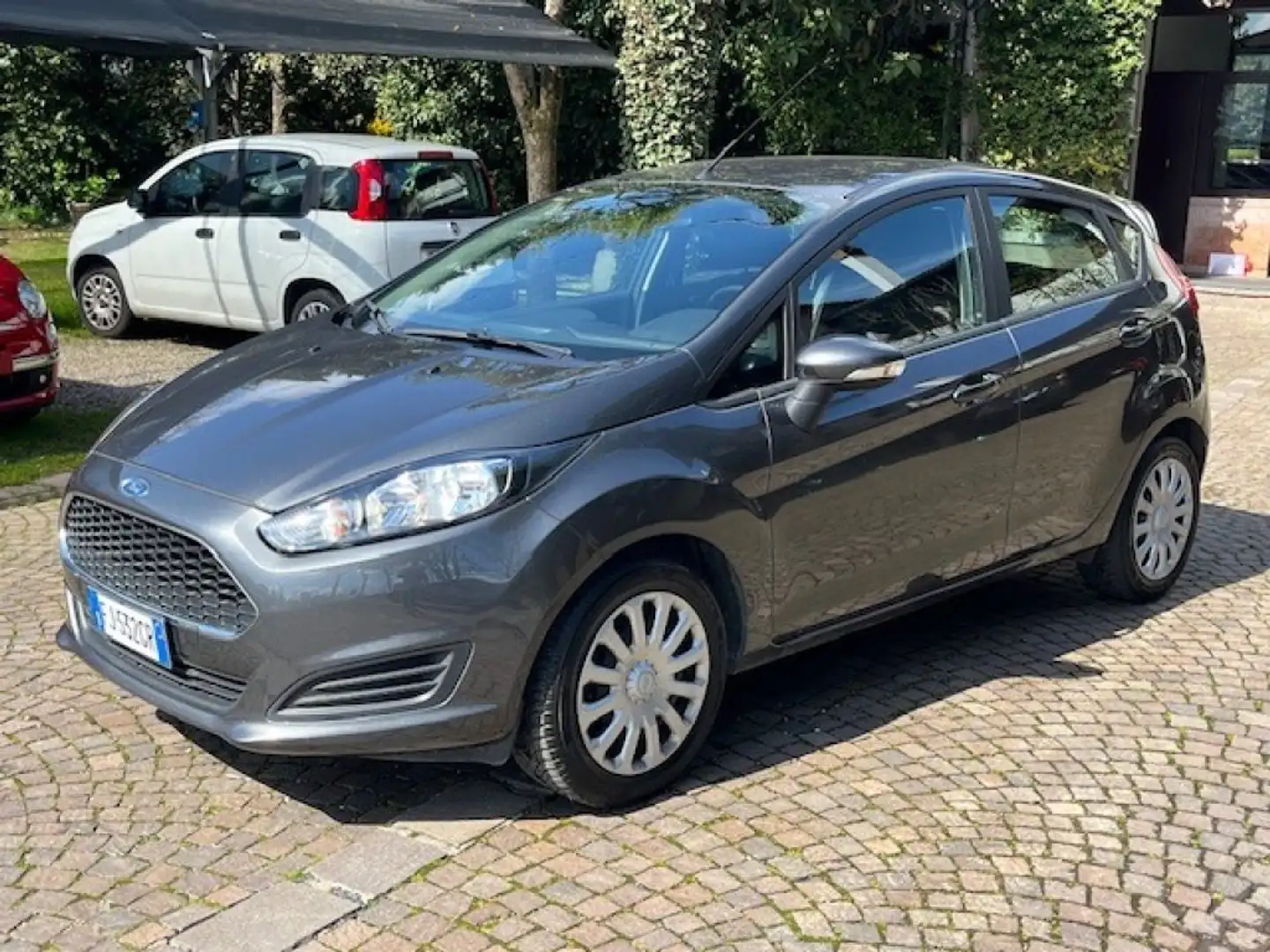 Ford Fiesta 1.5 TDCi 5 porte Neopatentati Grijs - 1