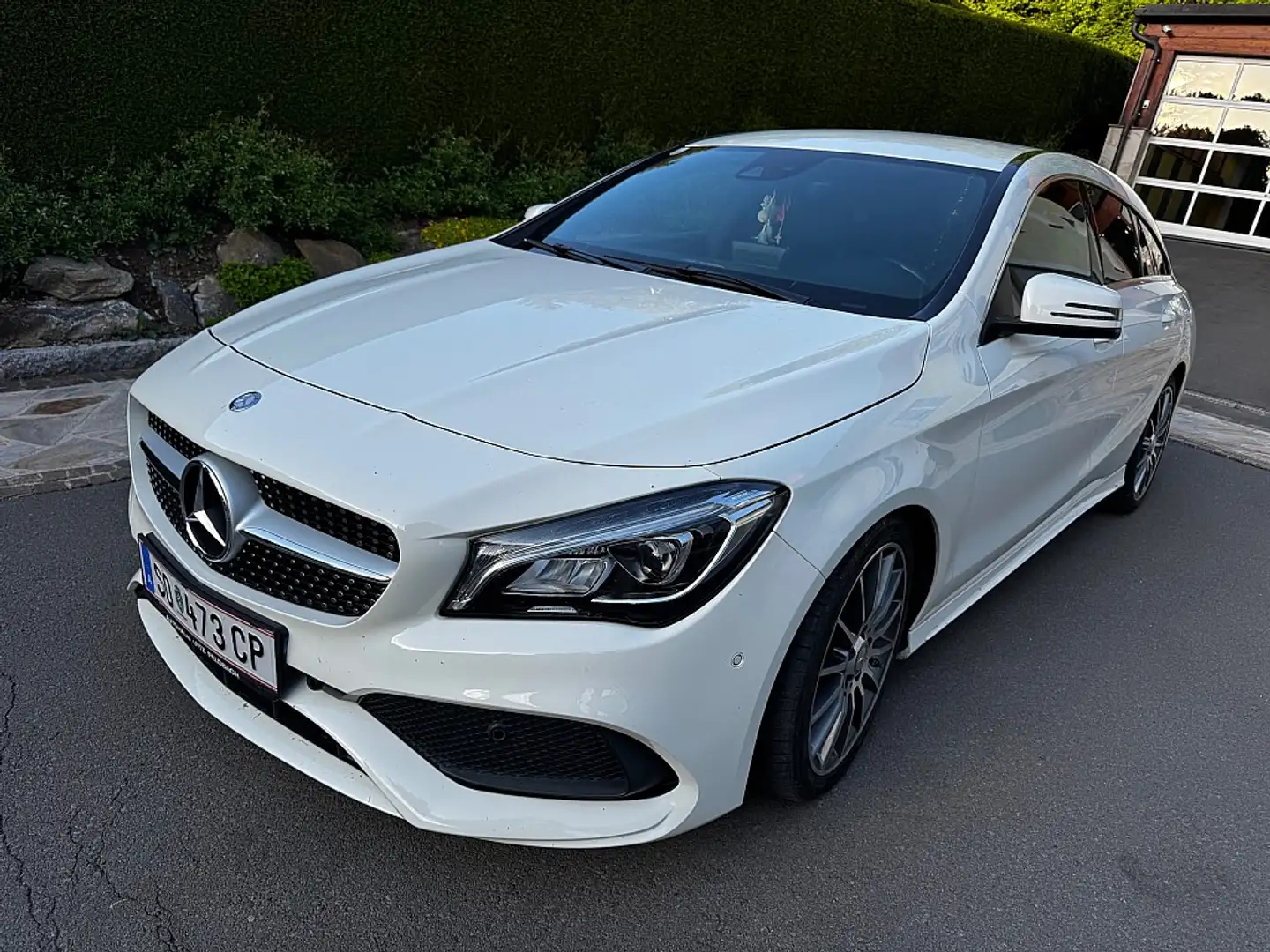 Mercedes-Benz CLA 220 d Shooting Brake AMG Aut. 1a Zustand Weiß - 1