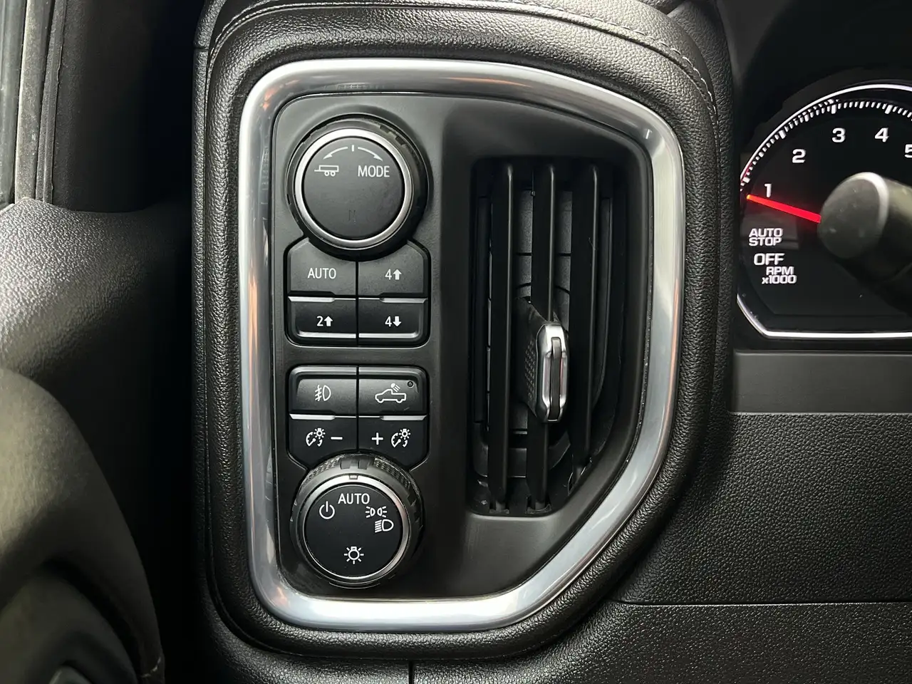Chevrolet Silverado 1500 снимка Chevrolet Silverado 1500