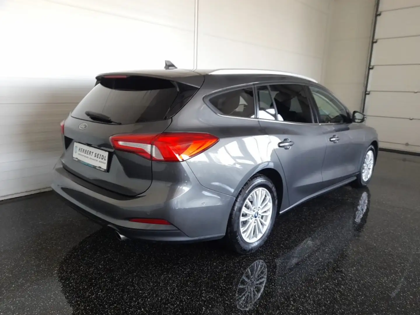 Ford Focus Turnier TITANIUM X 2,0 EcoBlue Aut *MATRIX-LED / NAVI / VIRTUELL / AHK & KAMERA / ACC / B&O SOUND SYSTEM* Grau - 2