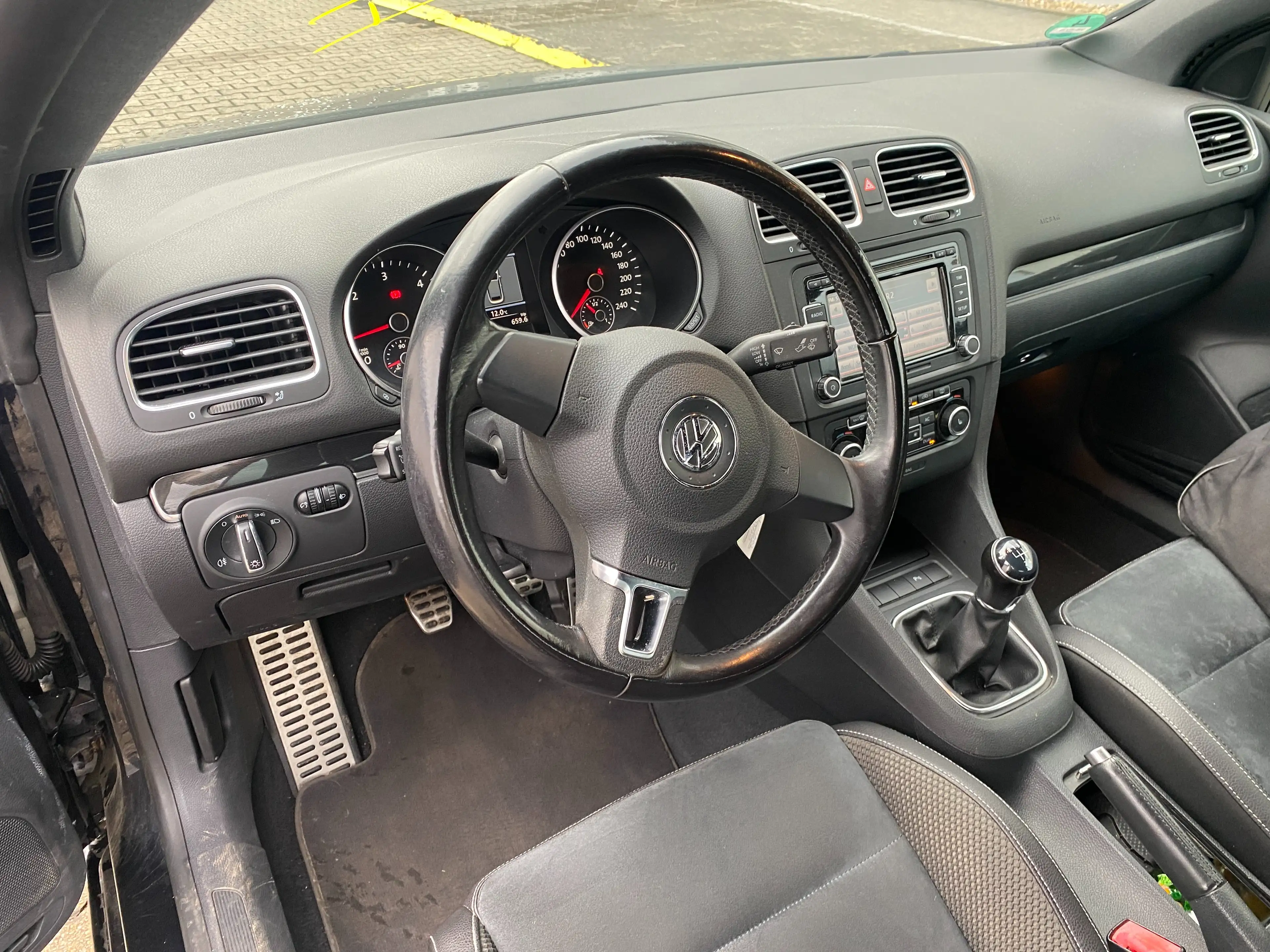 Volkswagen Golf Cabriolet 1.6 TDI Scheckheft Leder SHZ BT PDC Tuv 7/26 3.Hd — photo 13