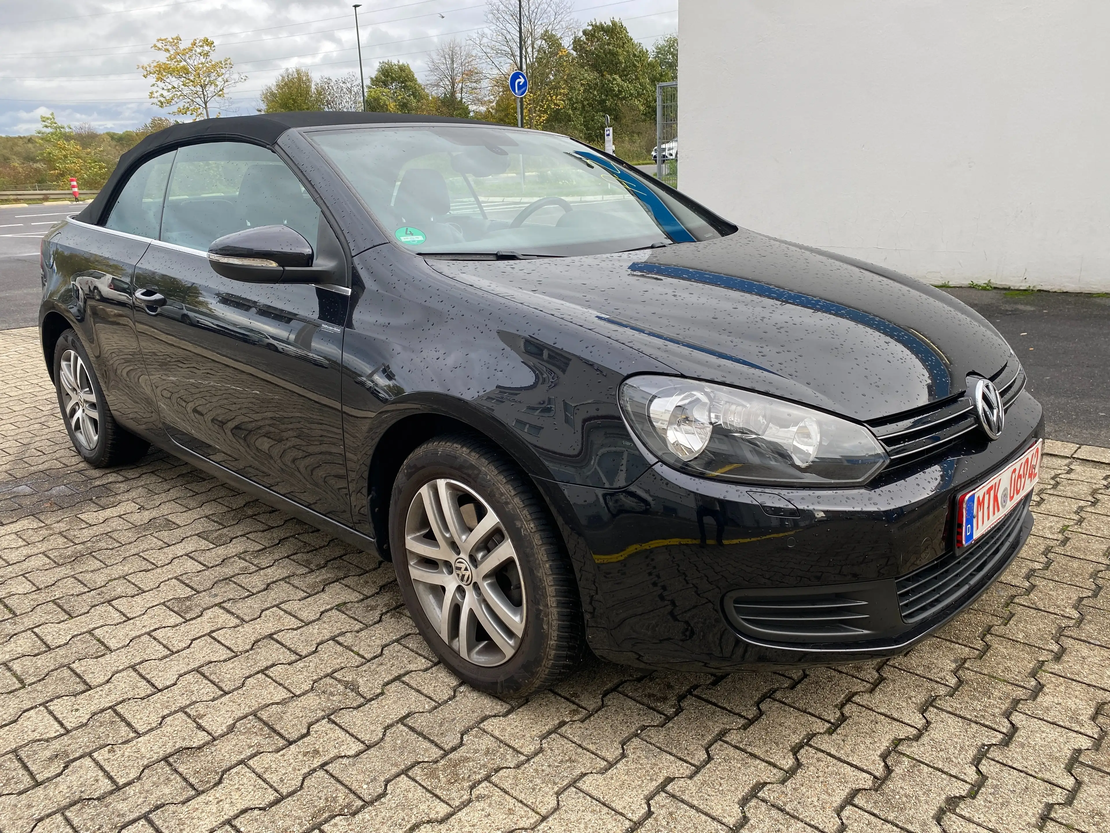Volkswagen Golf Cabriolet 1.6 TDI Scheckheft Leder SHZ BT PDC Tuv 7/26 3.Hd