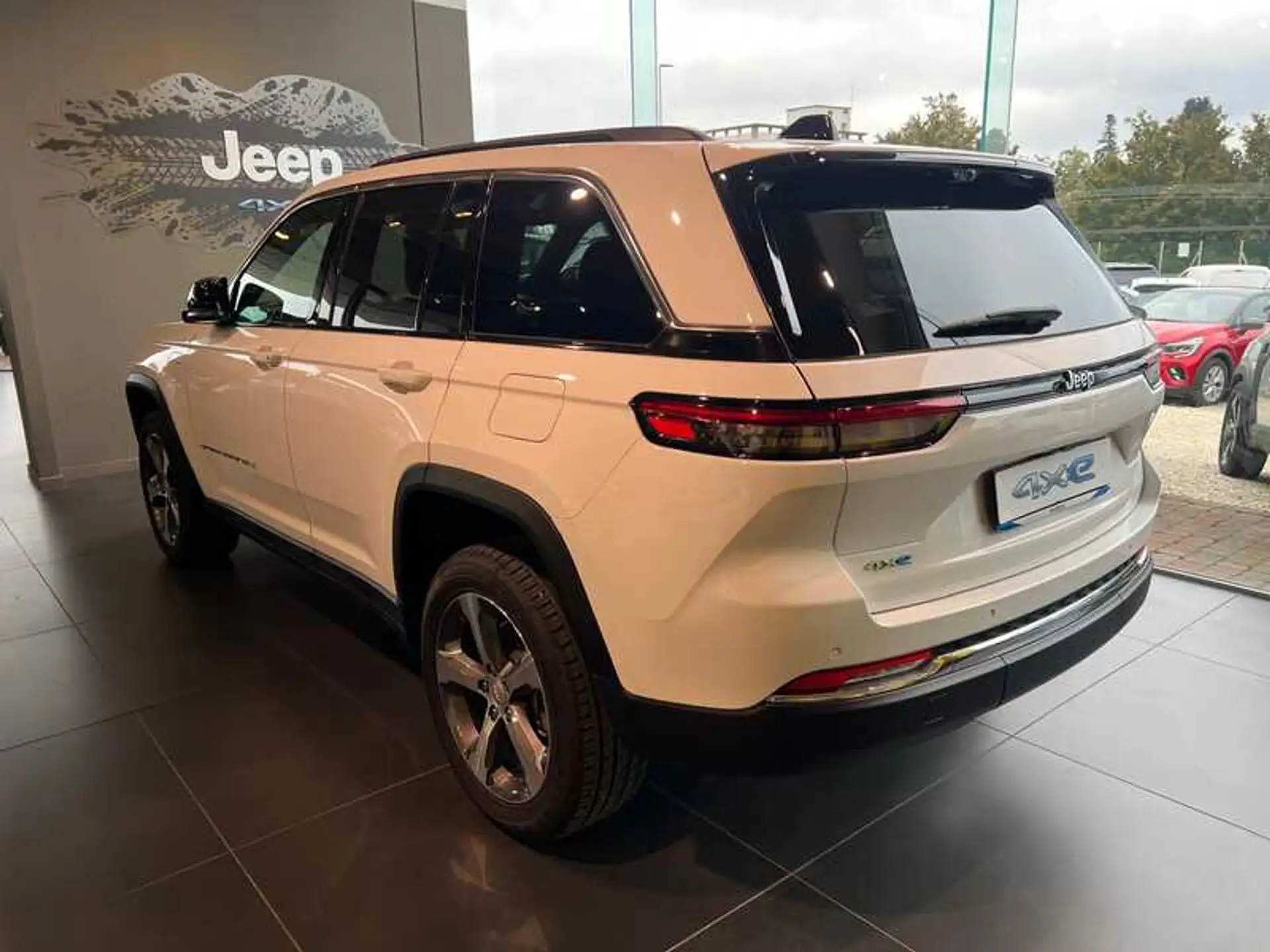 지프 Jeep Grand Cherokee 2026 베이지 사진 4