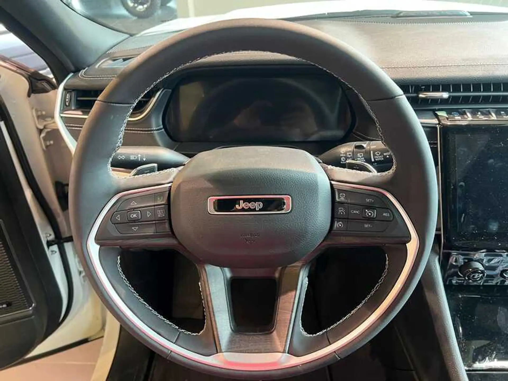 지프 Jeep Grand Cherokee 2026 베이지 사진 6