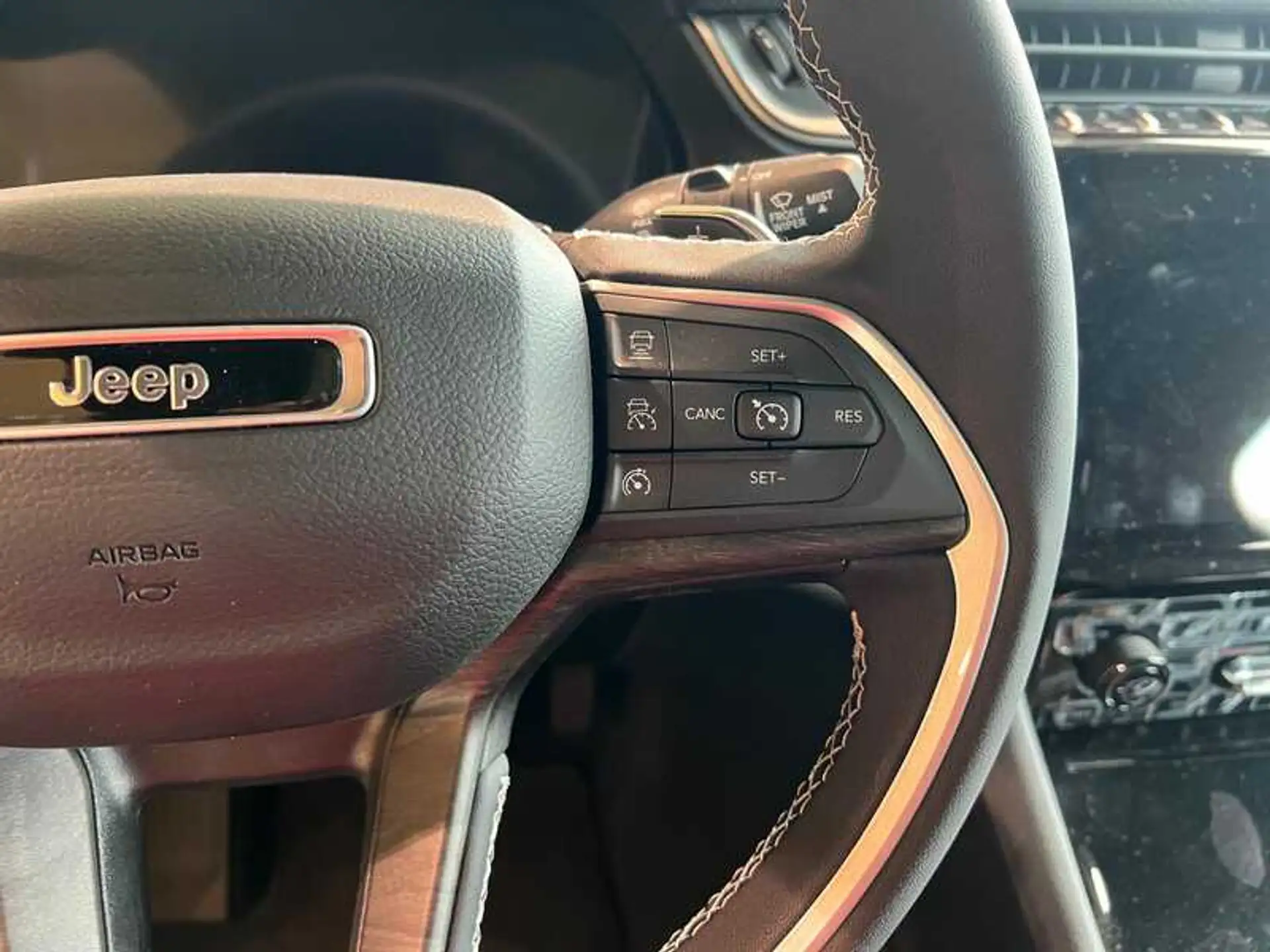 지프 Jeep Grand Cherokee 2026 베이지 사진 8