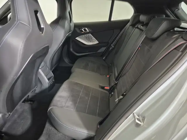 BMW 1 Series view 8