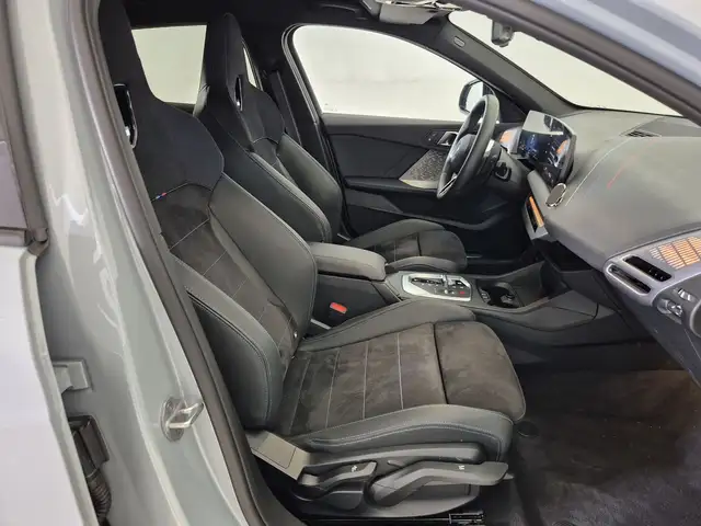 BMW 1 Series view 11