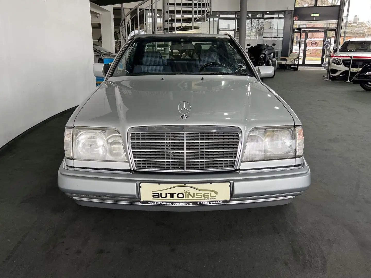 Mercedes-Benz E 320 E320 Coupe Aut. Klima Schiebedach 17" AMG W124 Plateado - 2
