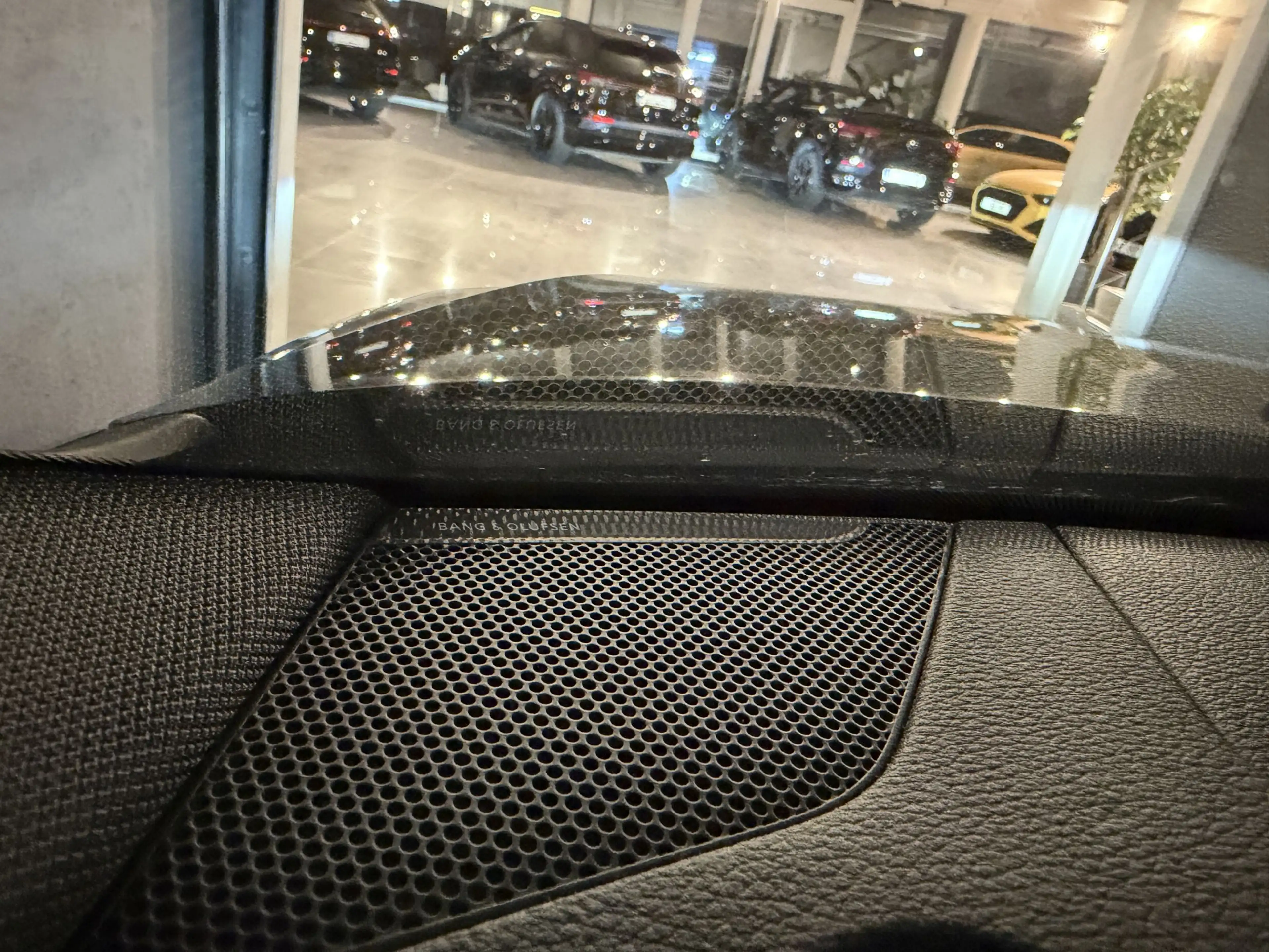 Audi SQ8 e-tron 503PK QUATTRO  * RS ZETELS * PANO * MATRIX * BLACK — photo 6