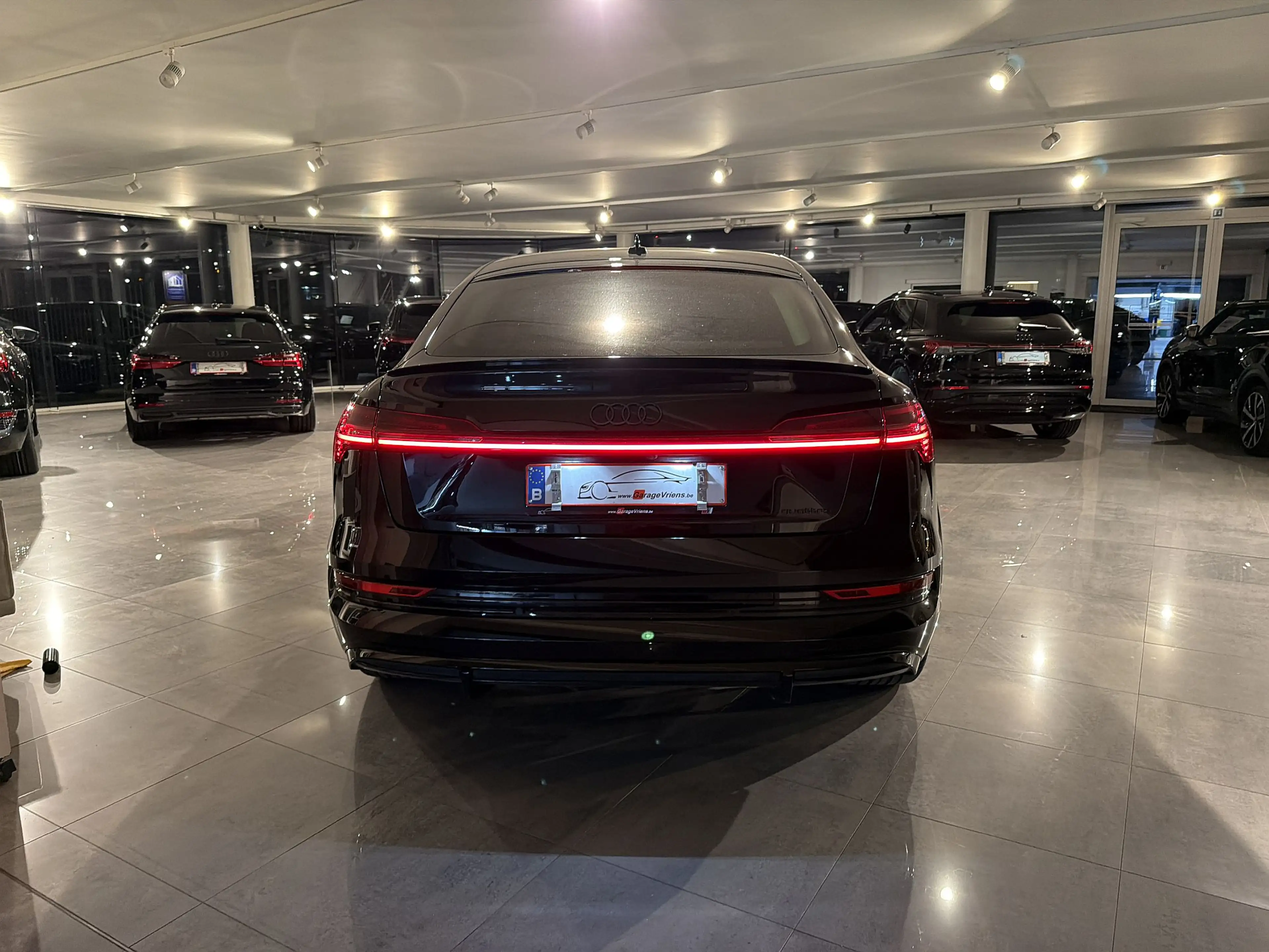 Audi SQ8 e-tron 503PK QUATTRO  * RS ZETELS * PANO * MATRIX * BLACK — photo 3