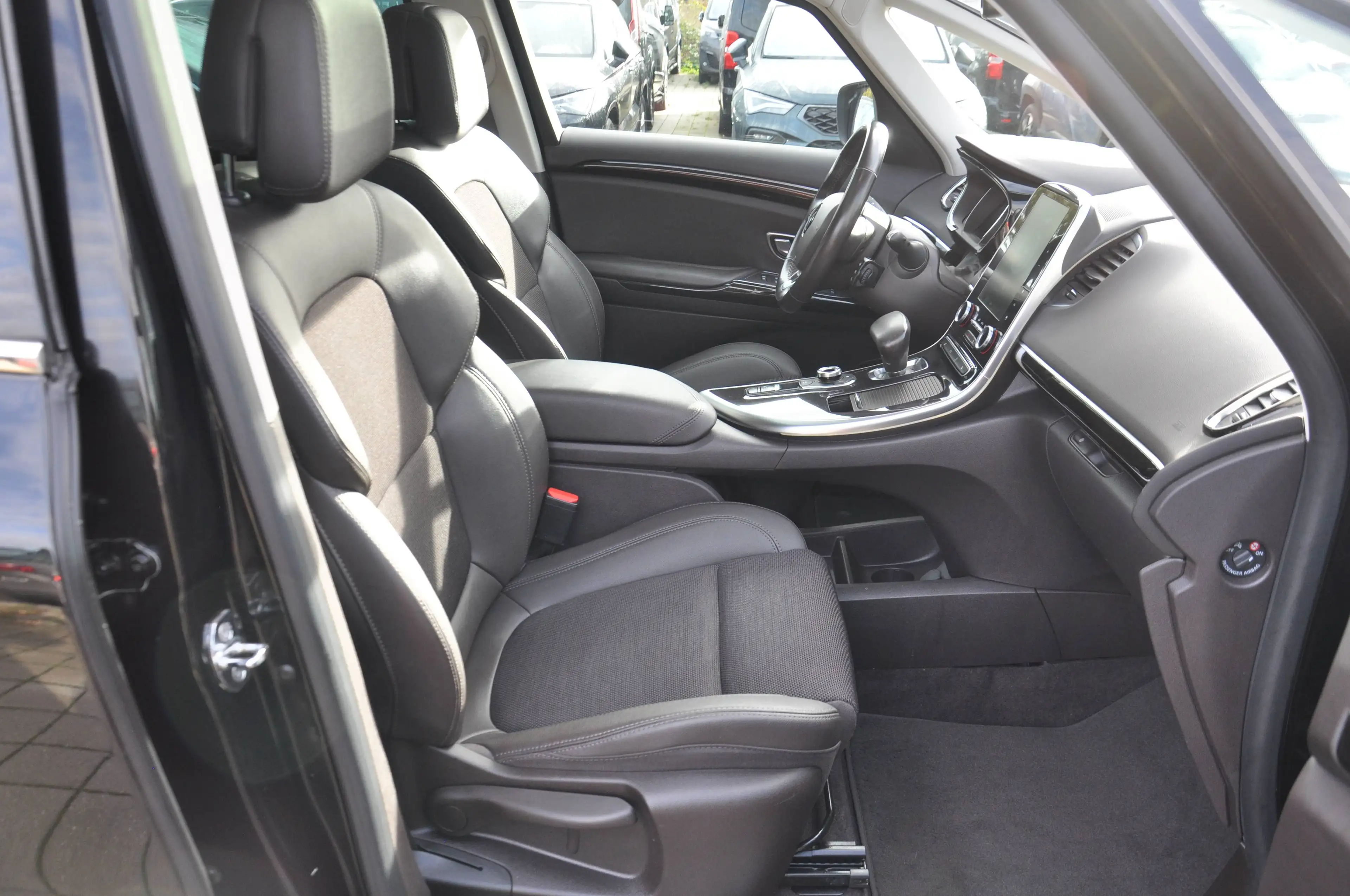 Renault Espace Espace V Limited Aut. 7 SITZER-ACC-HUD-LED-NAVI-SD-KEYLESS-SHZ HINTEN-18"LM ALLWETTER-MASSAGE-TOTWINKEL — photo 12