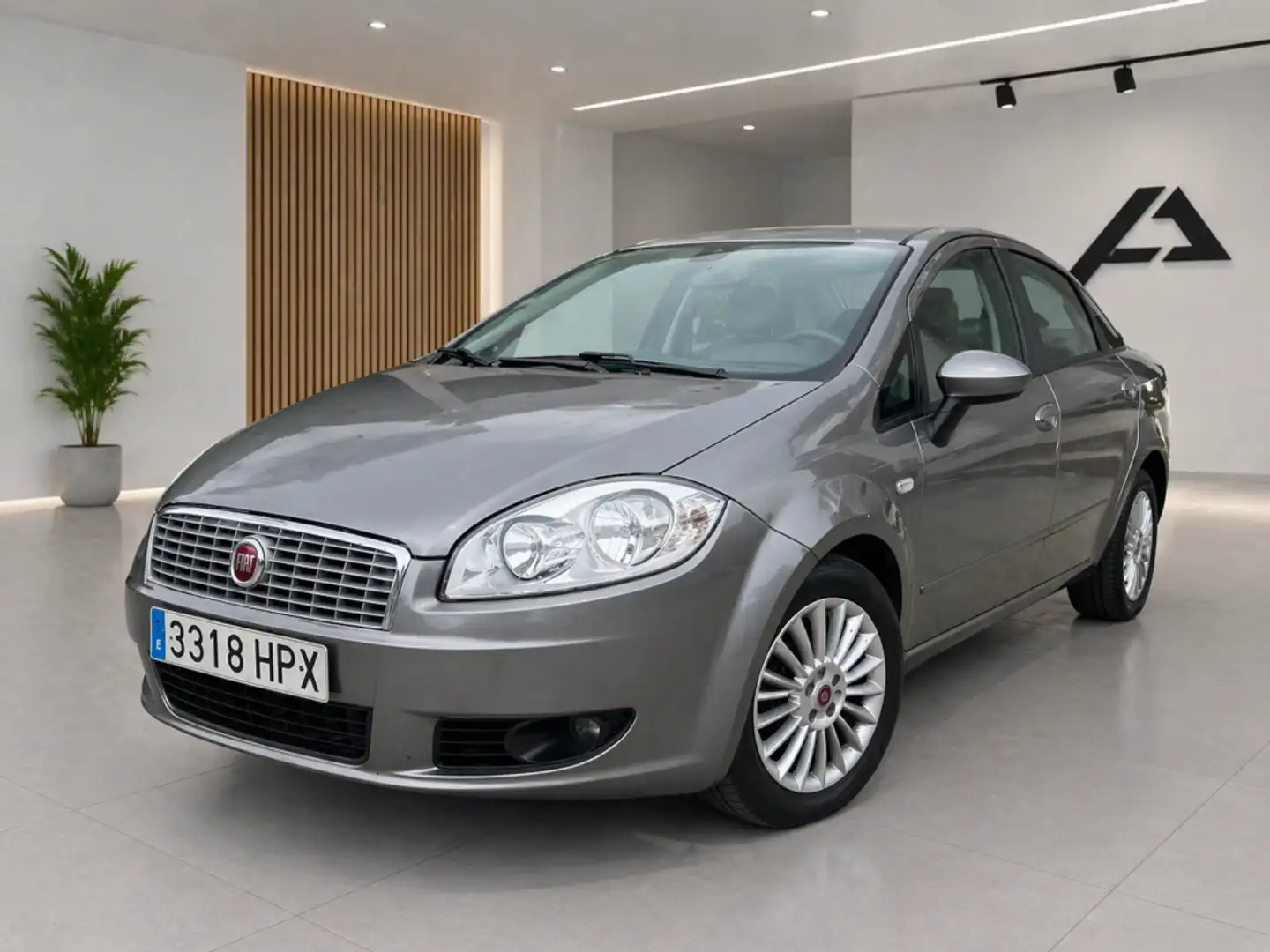 Fiat Linea 1.3Mjt Easy Grau - 1