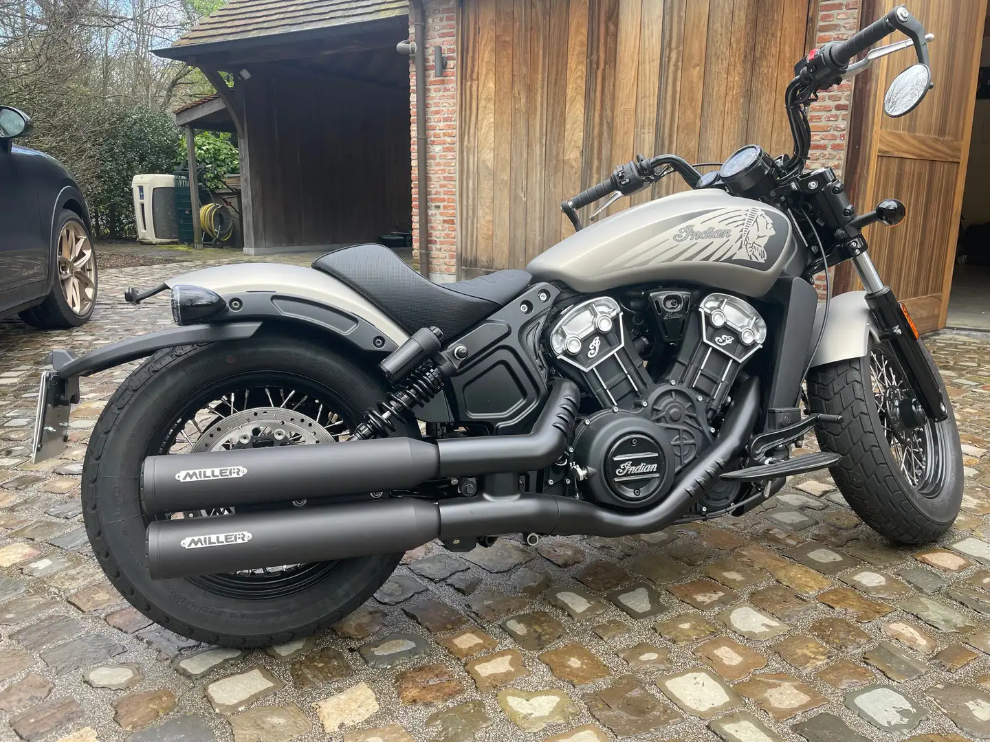 Indian Scout Bobber Plateado - 1