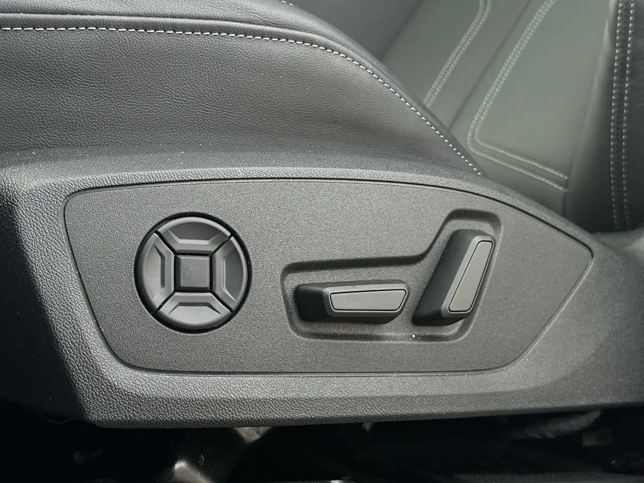 Audi Q3 photo Audi Q3