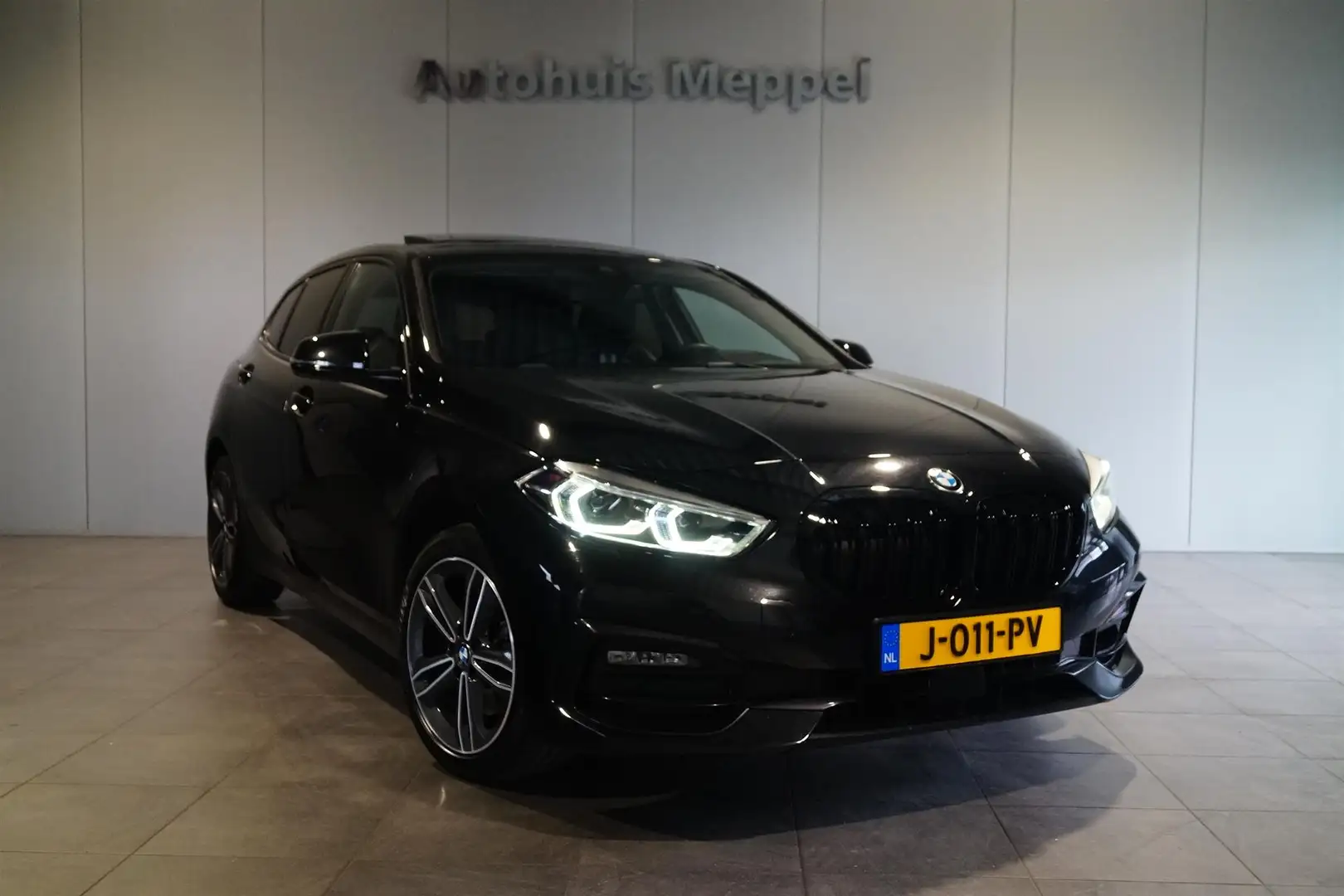 BMW 118 118i Sport Line | LED | Harman/Kardon | Panoramada Noir - 1