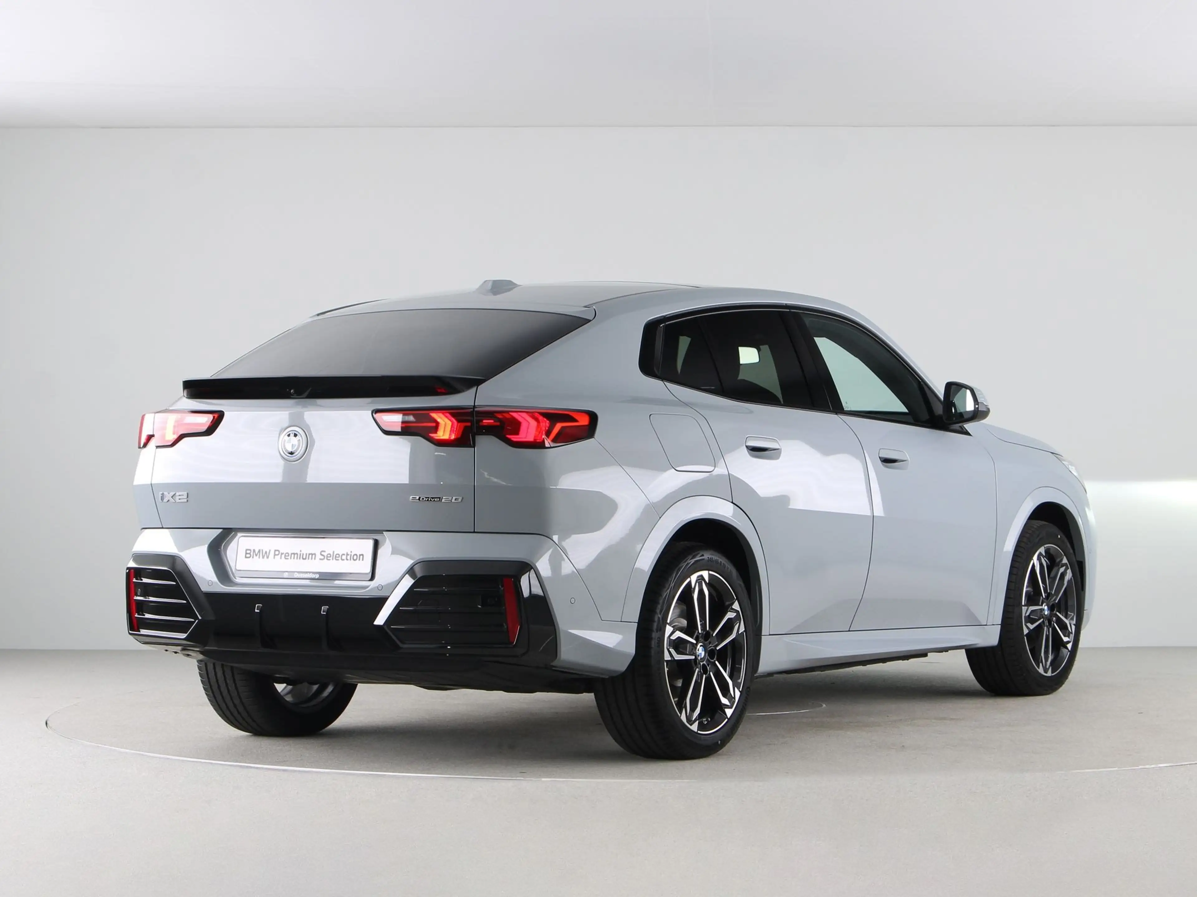 BMW iX2 eDrive20 67 kWh M-Sport — photo 9