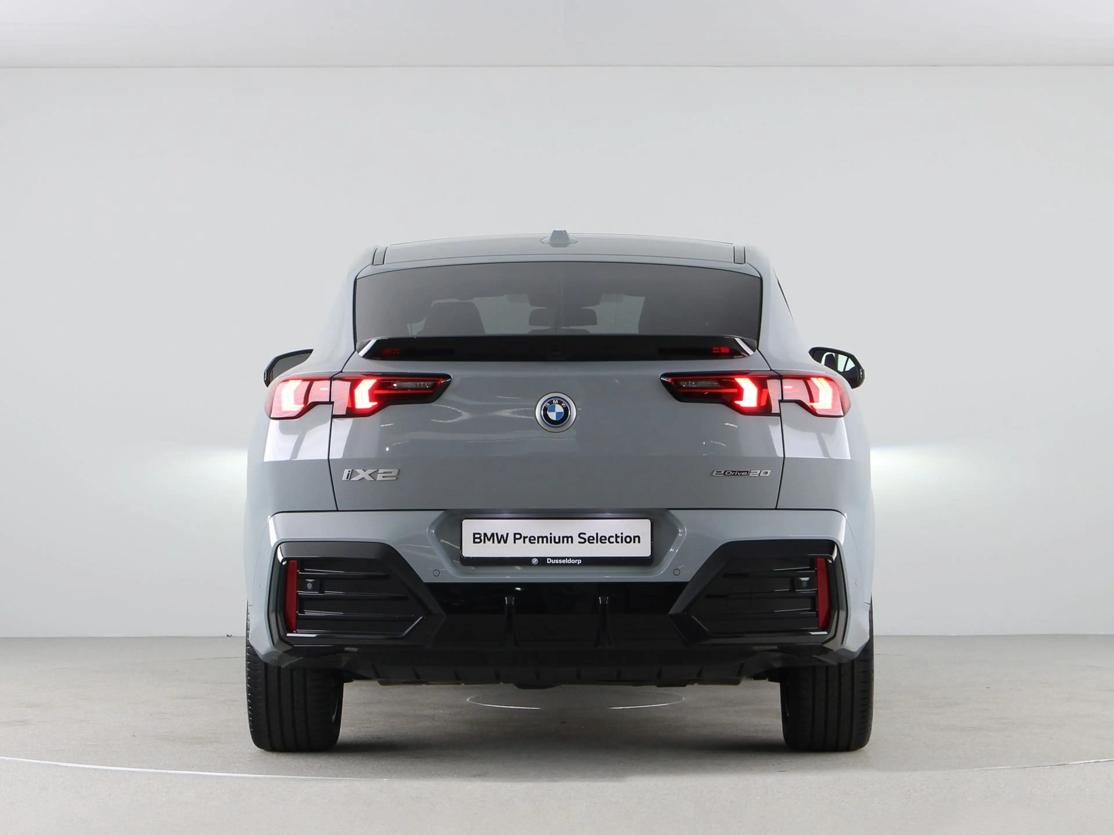 BMW iX2 eDrive20 67 kWh M-Sport — photo 10