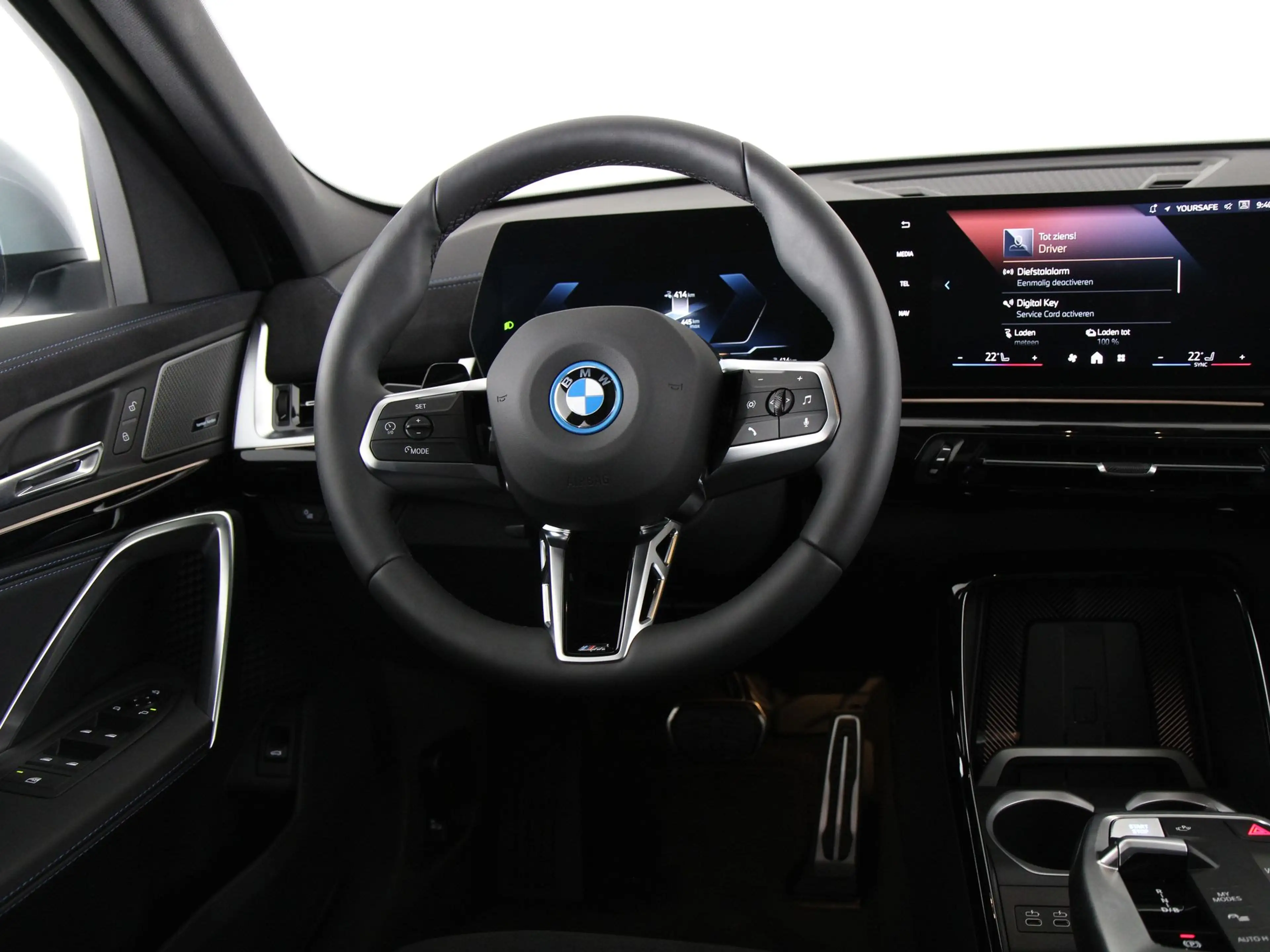 BMW iX2 eDrive20 67 kWh M-Sport — photo 2