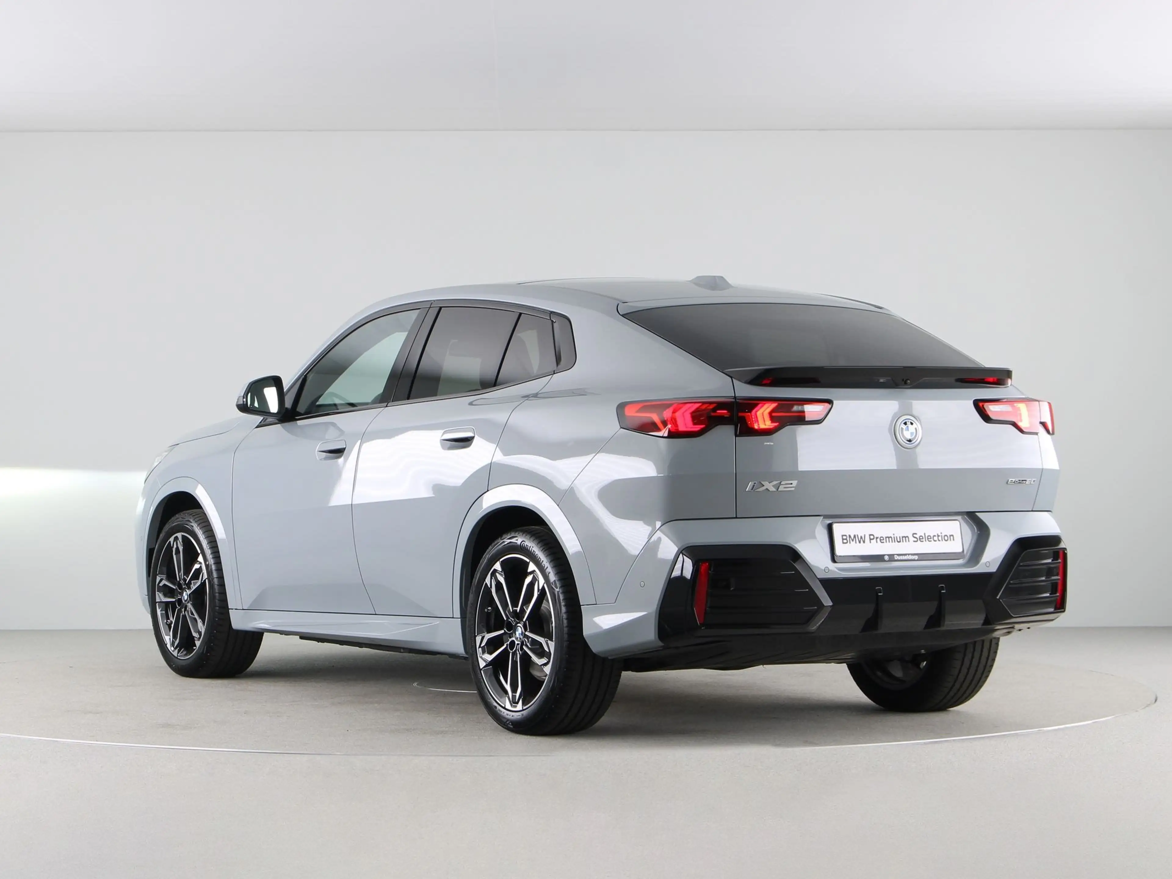 BMW iX2 eDrive20 67 kWh M-Sport — photo 11