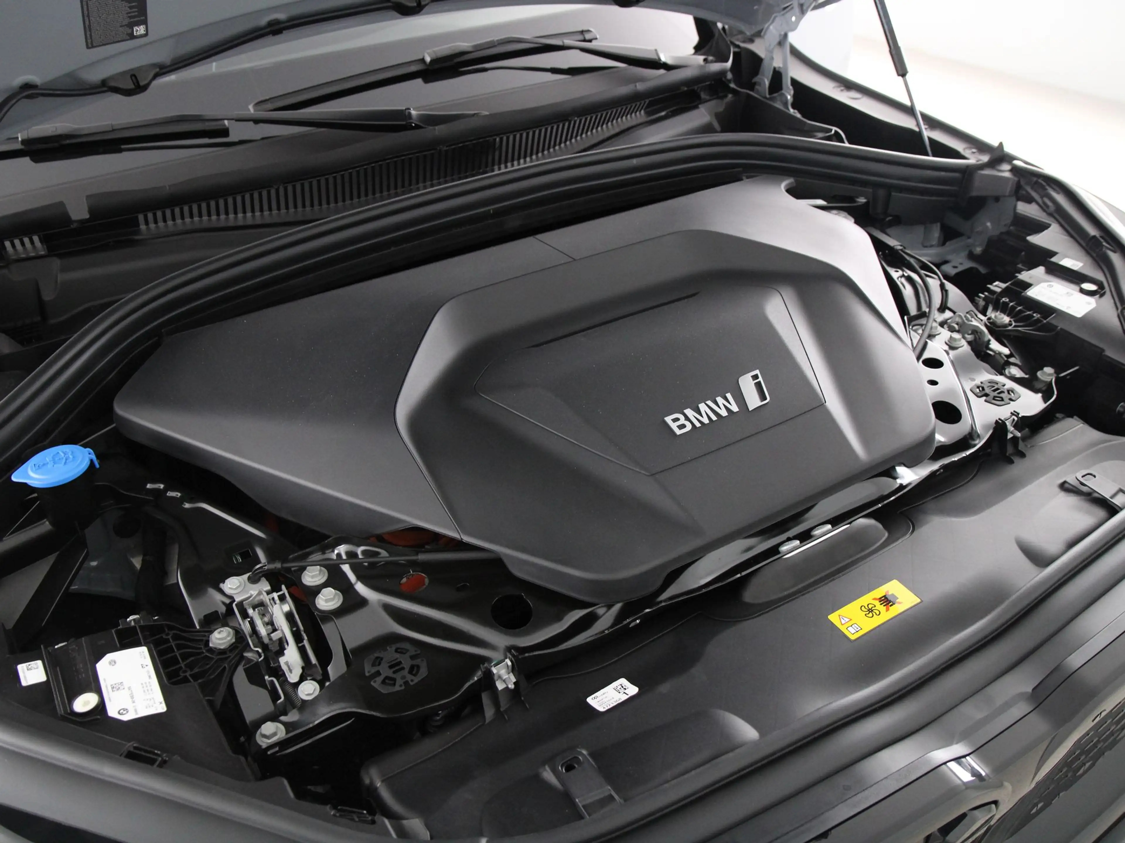 BMW iX2 eDrive20 67 kWh M-Sport — photo 4