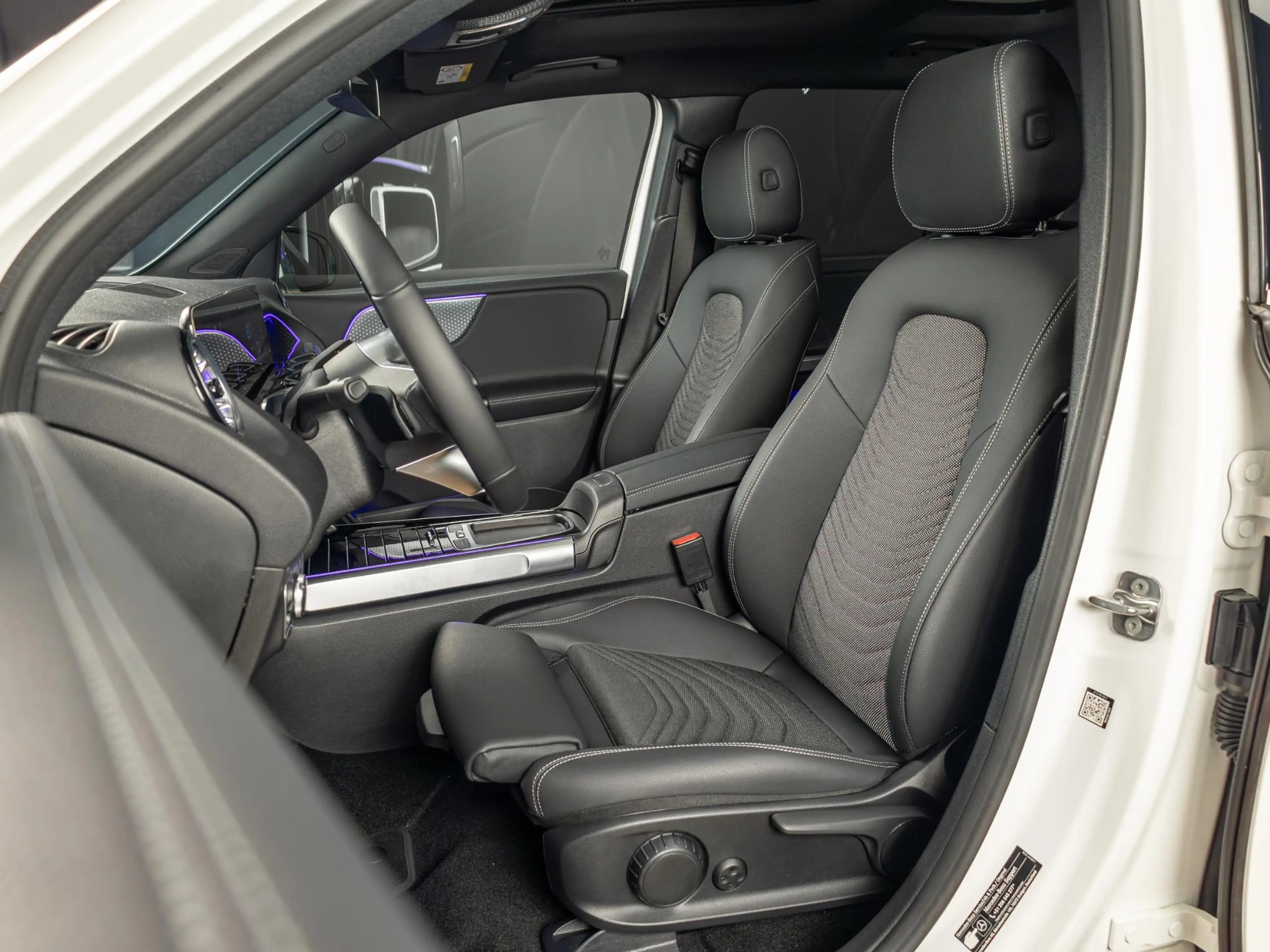 Mercedes-Benz EQB 250 250+ Business Solution 7p. 71 kWh | Panorama dak — photo 9