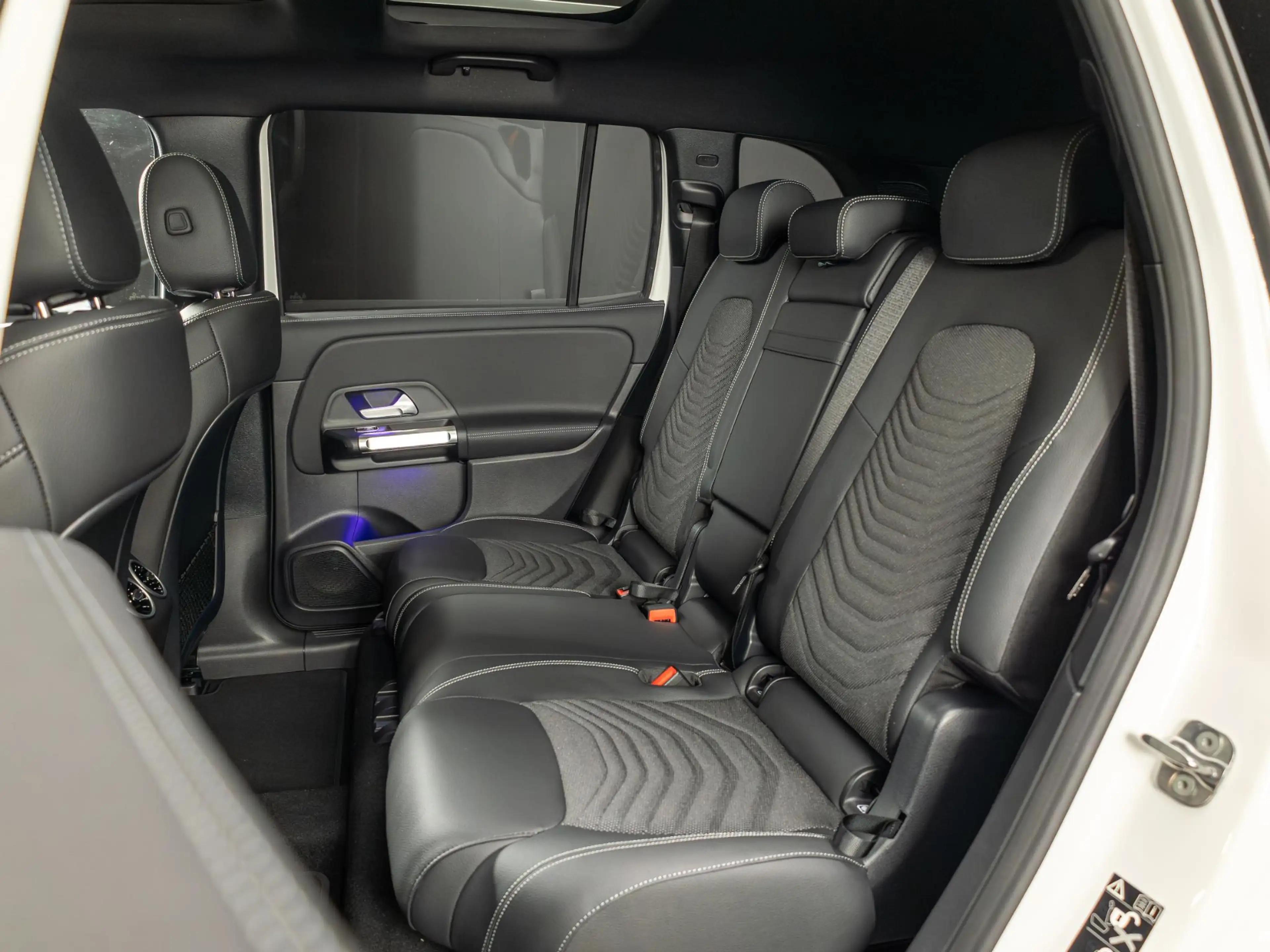 Mercedes-Benz EQB 250 250+ Business Solution 7p. 71 kWh | Panorama dak — photo 10