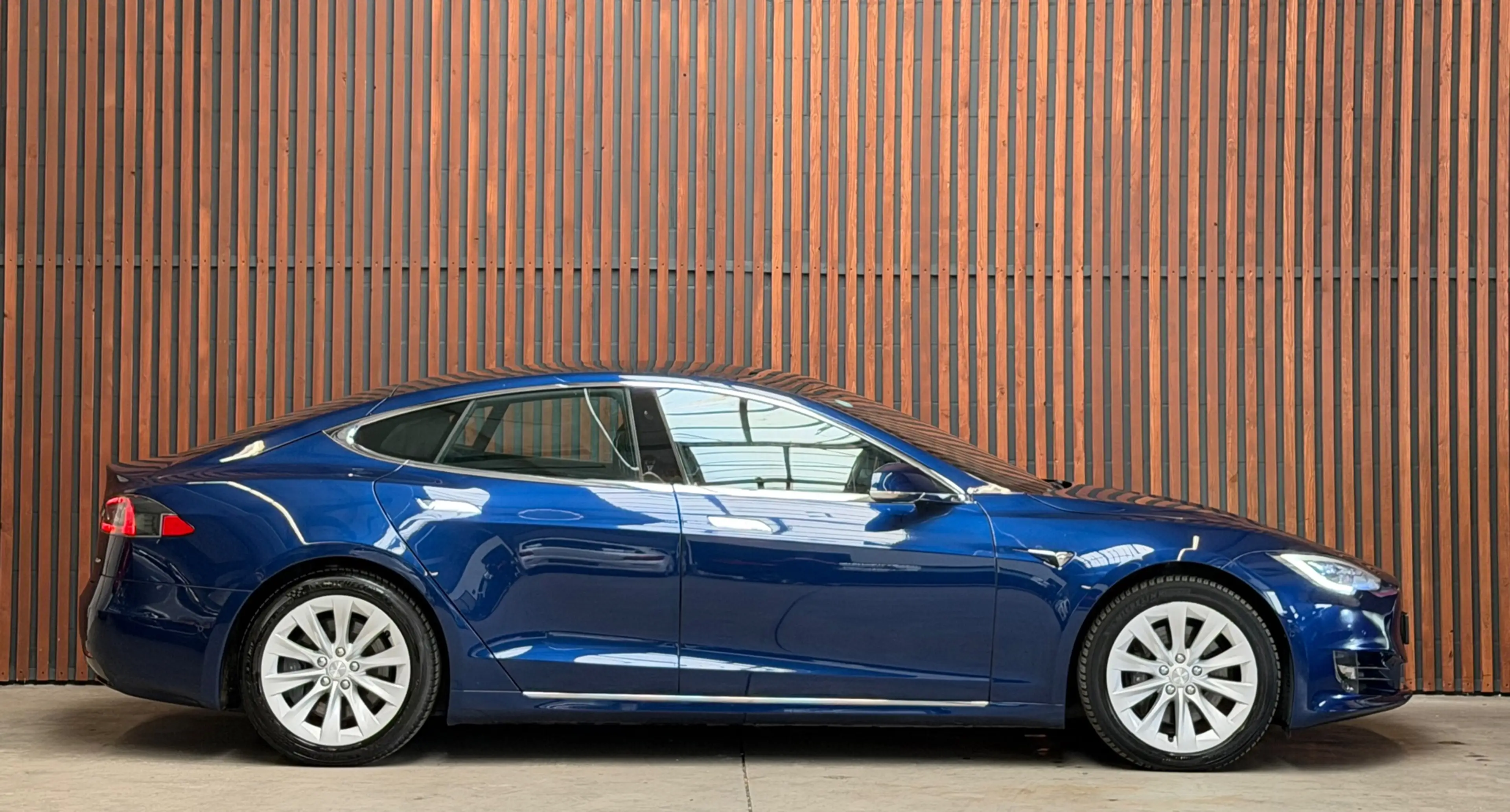 Tesla Model S 75D Base — photo 4