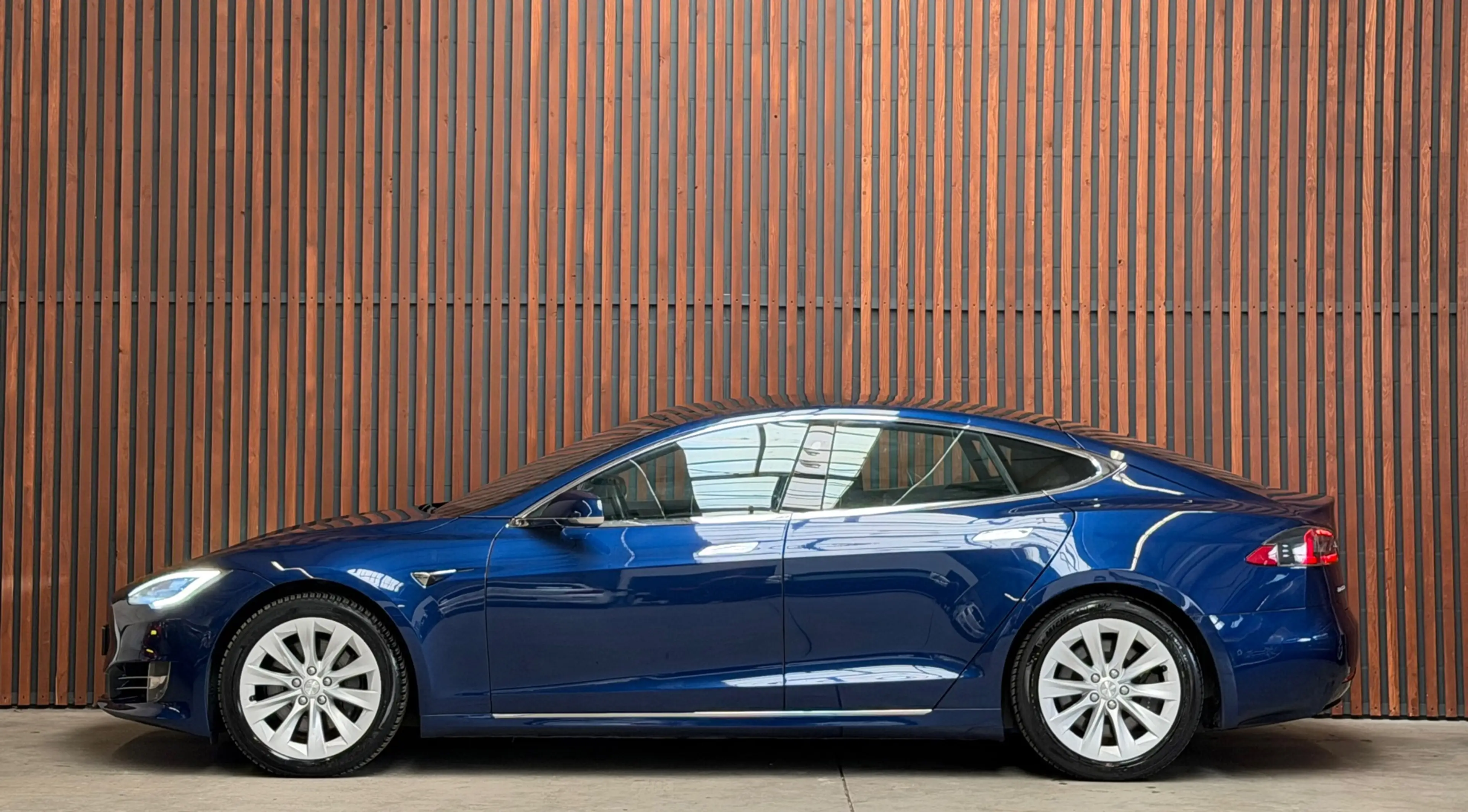 Tesla Model S 75D Base — photo 8