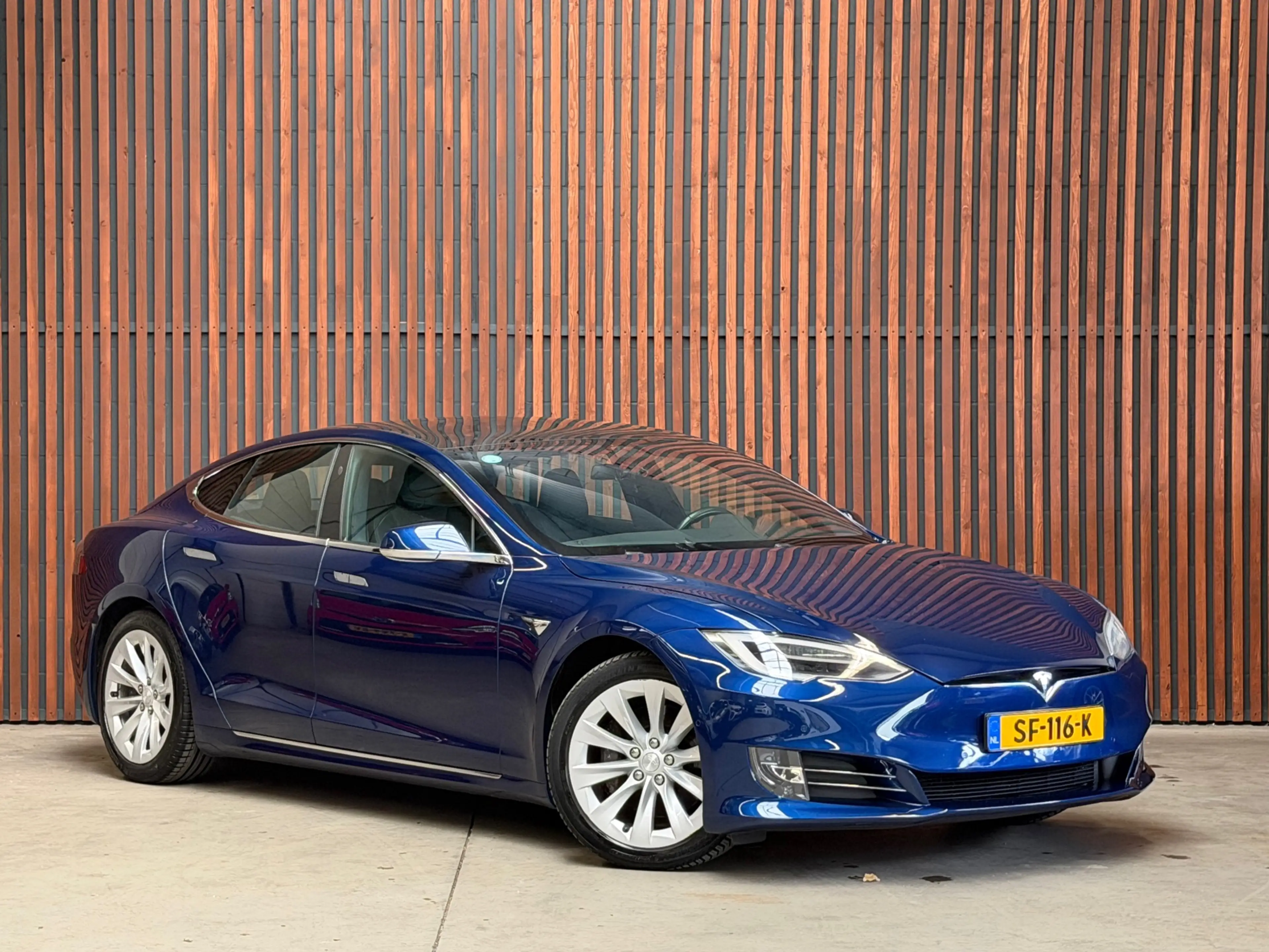 Tesla Model S 75D Base — photo 3
