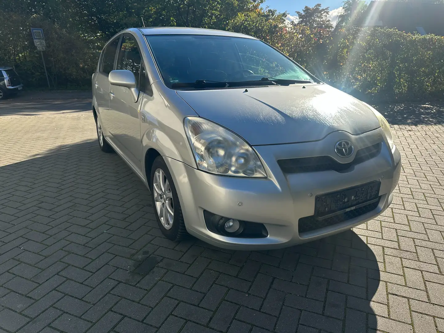 Toyota Corolla Verso 2.2 D-4D Team / Klima / Euro 4 / 7 Sitze Grau - 2