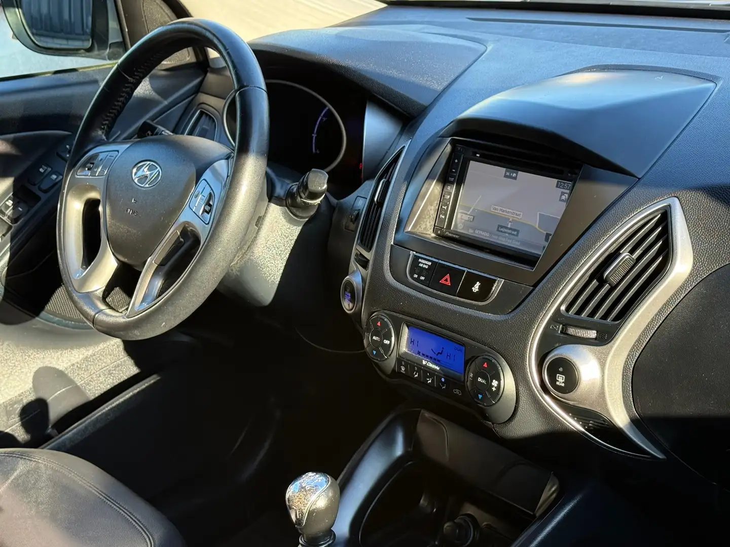 Hyundai iX35 1.6i GDI Style Navi 1e Eigenaar Airco Cruise Pdc T Gris - 2