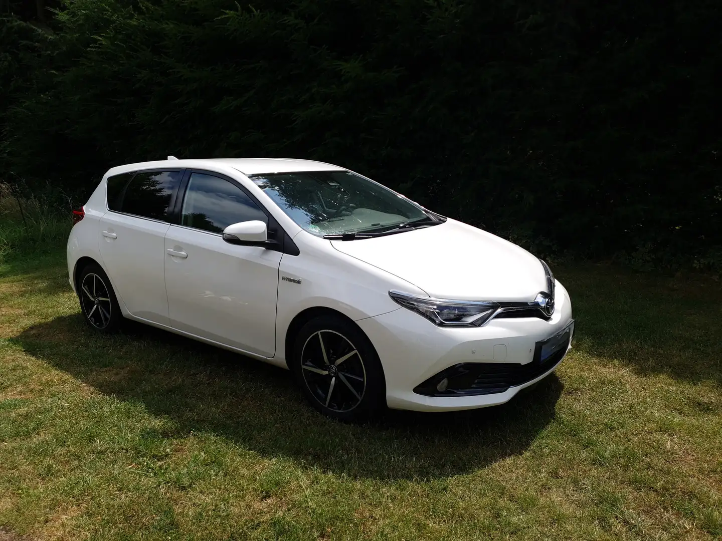 Toyota Auris Auris Hybrid 1.8 VVT-i Hybrid Automatik Edition S+ Weiß - 1